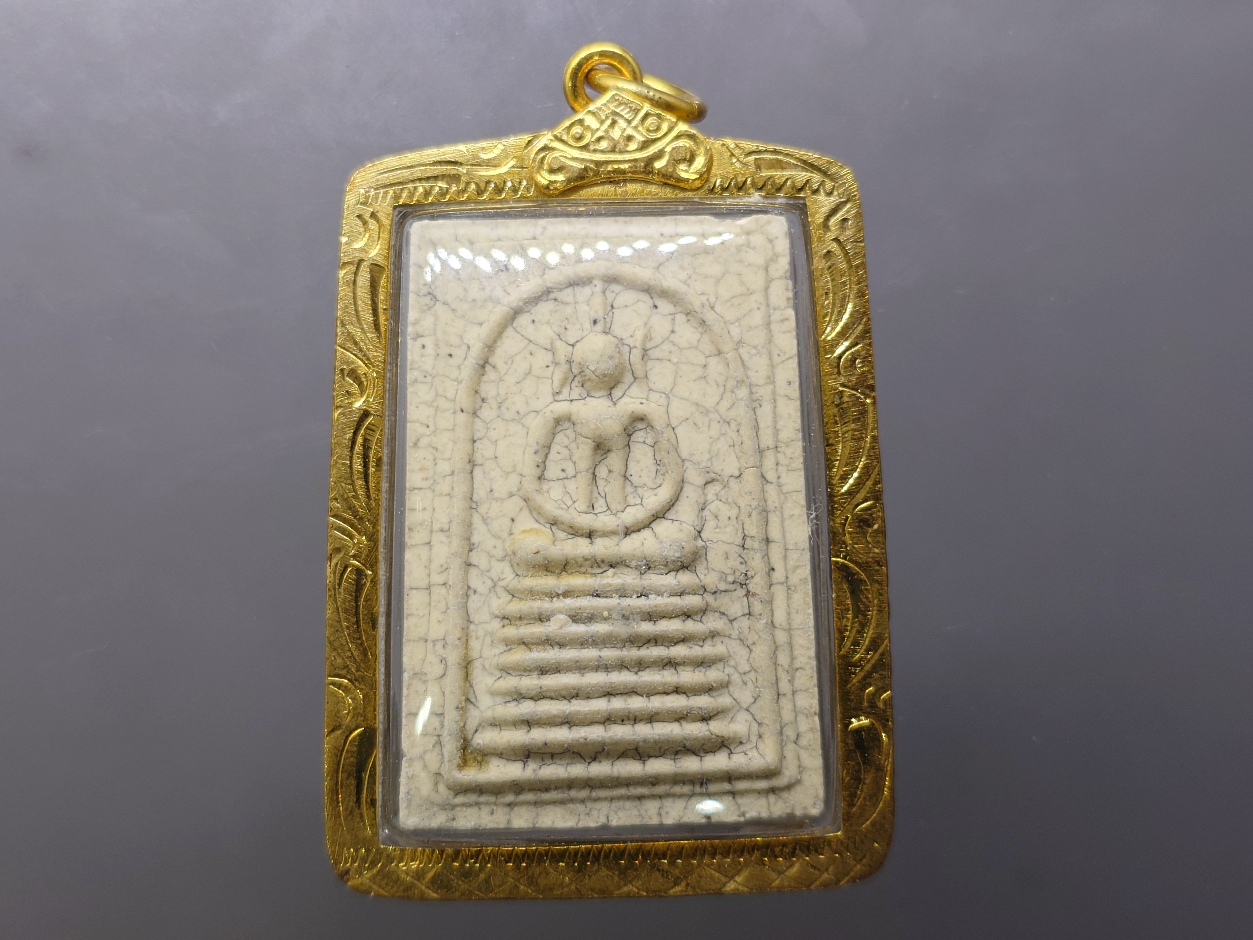 พระสมเด็จวัดระฆัง เนื้อผงผสมผงเก่า พิมพ์อกร่อง รุ่นย้อนยุค 108 ปี (คณะ 9) วัดระฆังโฆสิตารามฯ พร้อมเลี่ยมกรอบไมคอน ปี2556 พร้อมกล่องเดิม