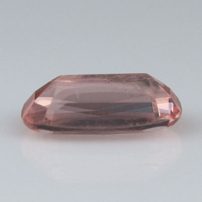 **ขายแล้ว**โรโดโครไซต์ (Rhodochrosite) 0.27 กะรัต เจียระไนเหลี่ยม หายาก สีชมพูอมส้ม