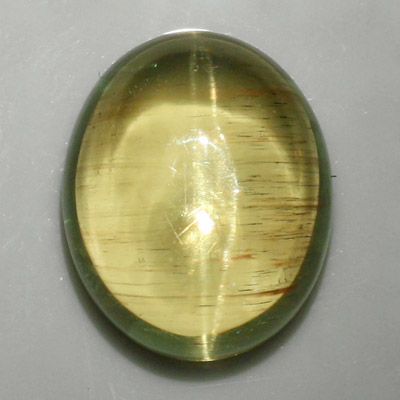 อะพาไทท์ตาแมว (Cat's eye Apatite) 5.47 กะรัต เนื้อใส สีเขียวอมเหลือง รูปร่างดี