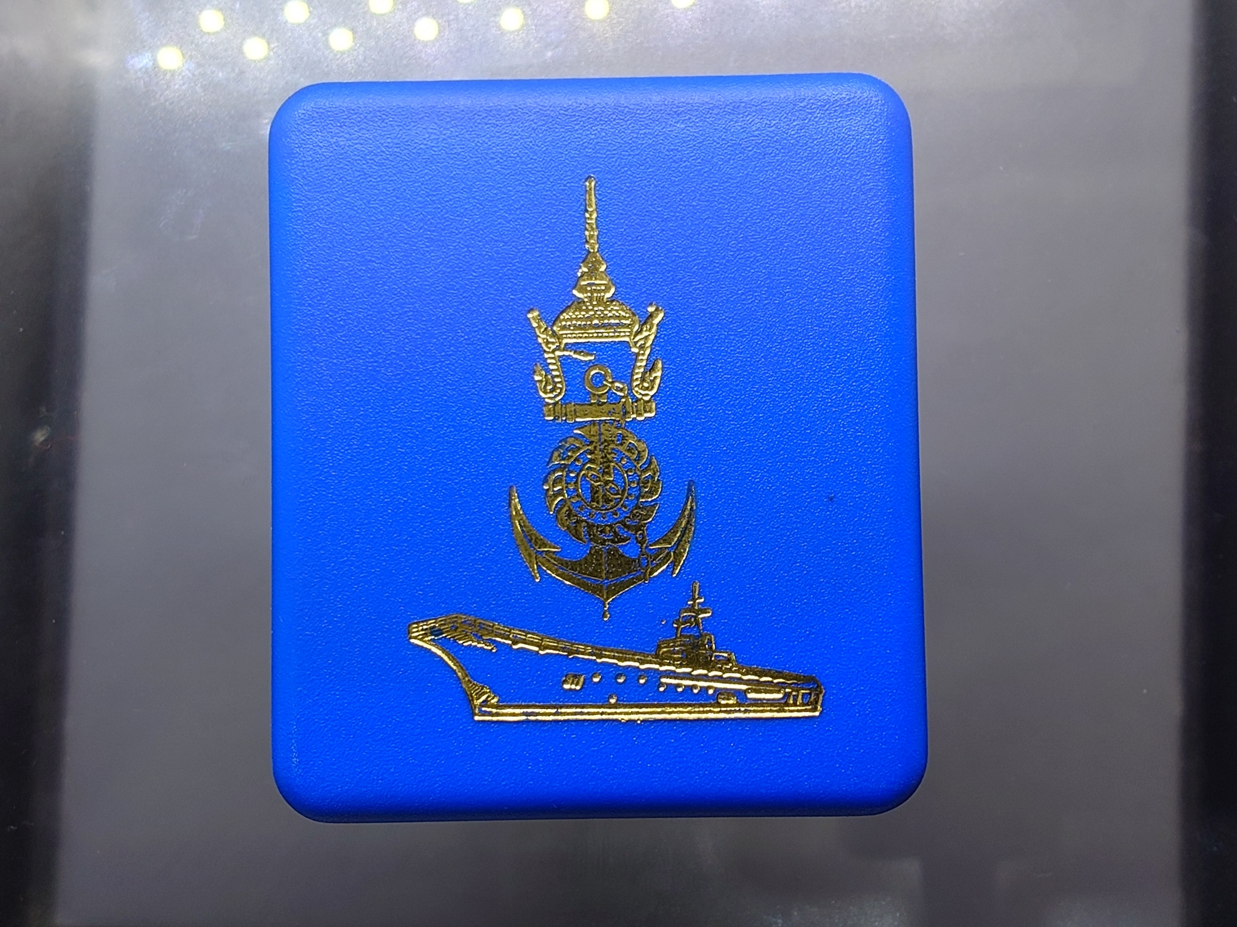 กรมหลวงชุมพรเขตอุดมศักดิ์ เนื้อเงิน ที่ระลึกอัญเชิญประทับ เรื้อจำลองจักรีนฤเบศร ปากน้ำ หลังสวน ชุมพร ปี2544 พร้อมกล่องเดิม