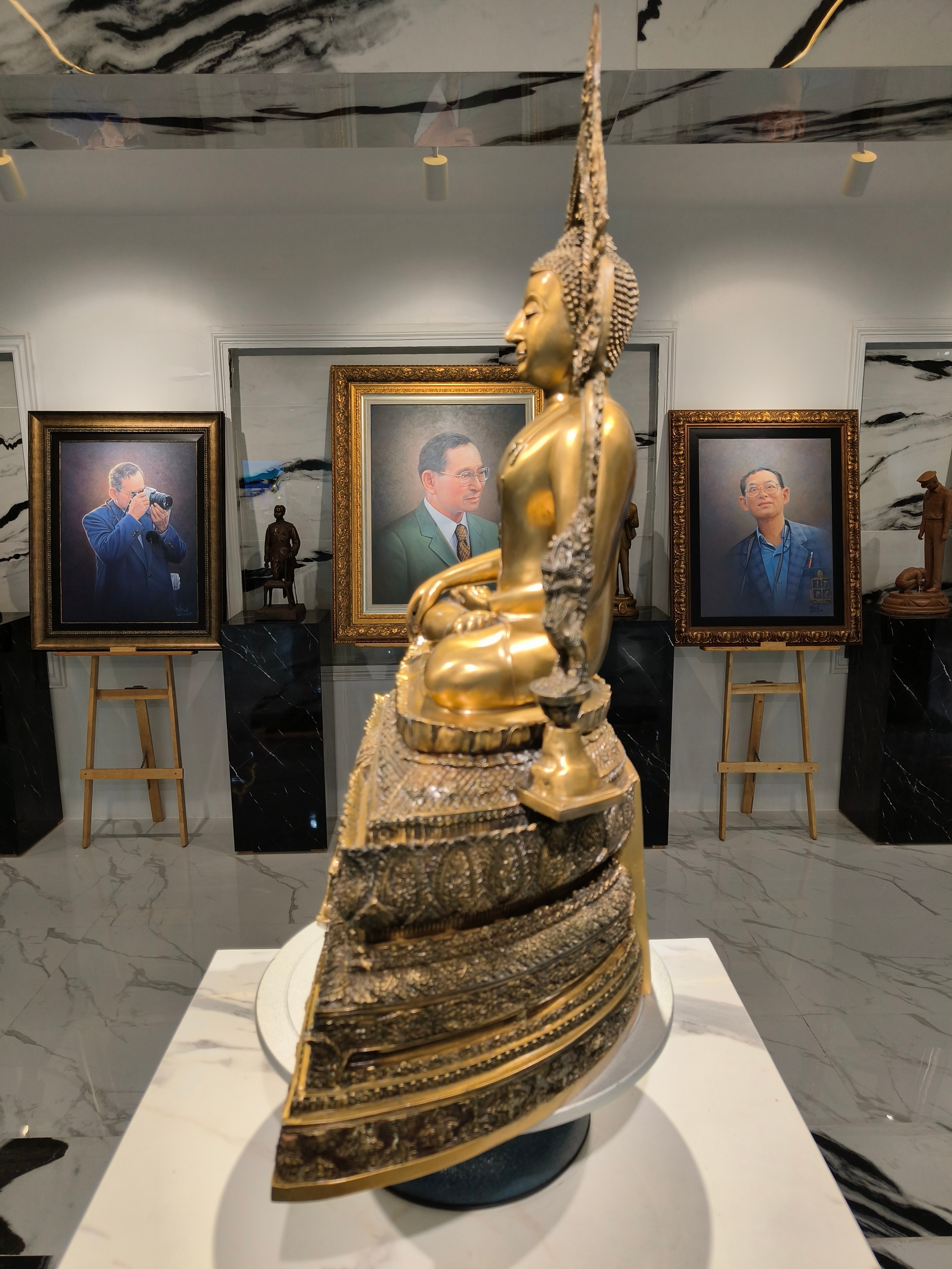 พระพุทธรูป หลวงพ่อเพชร หน้าตัก 9 นิ้ว วัดท่าหลวง จ.พิจิตร ปี พ.ศ.2549