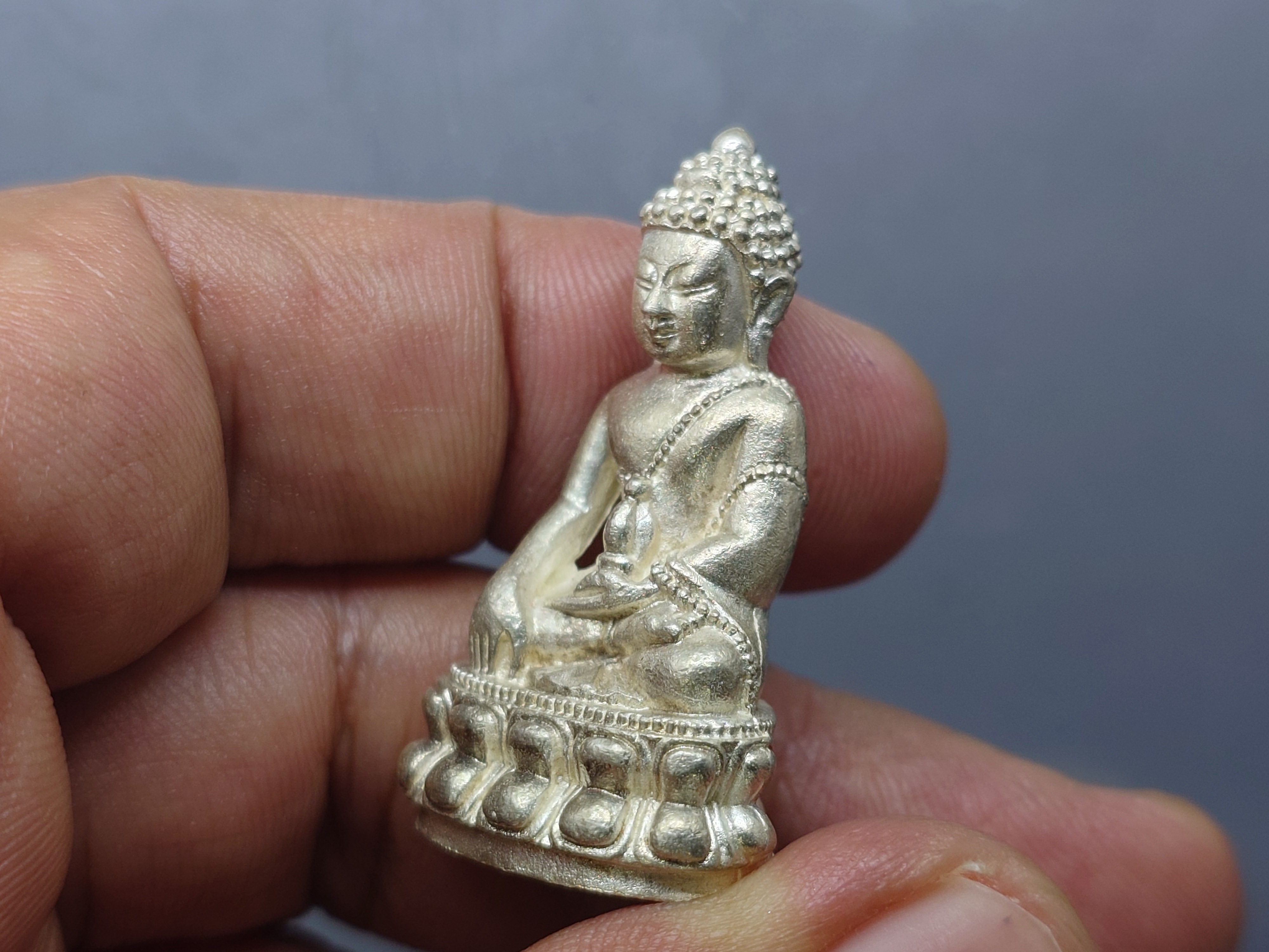 พระกริ่งจีน ตั๊กม้อ เนื้อเงิน ปลุกเสก 2 พิธีใหญ่ 2 แผ่นดินไทย-จีน วัดสุทัศนฯ-วัดกวงซิ่ว เมืองกวงโจว ประเทศจีน ปี2537 พร้อมกล่องเดิม