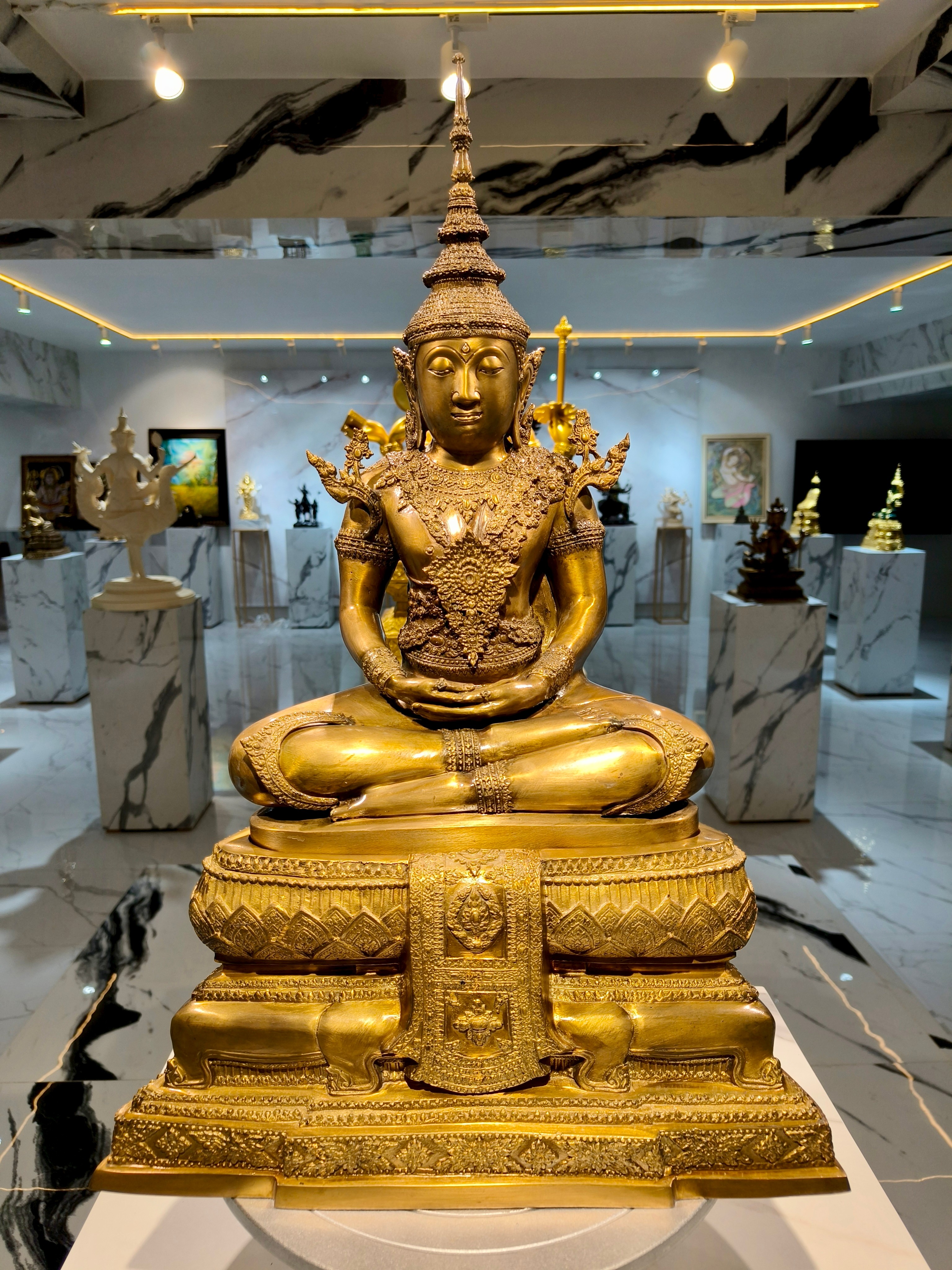 พระพุทธรูป พระแก้วมรกต ทรงเครื่องฤดูร้อน หน้าตัก 9 นิ้ว พิธีสมโภช กรุงรัตนโกสินทร์ 200 ปี วัดพระศรีรัตนศาสดาราม พ.ศ.2525