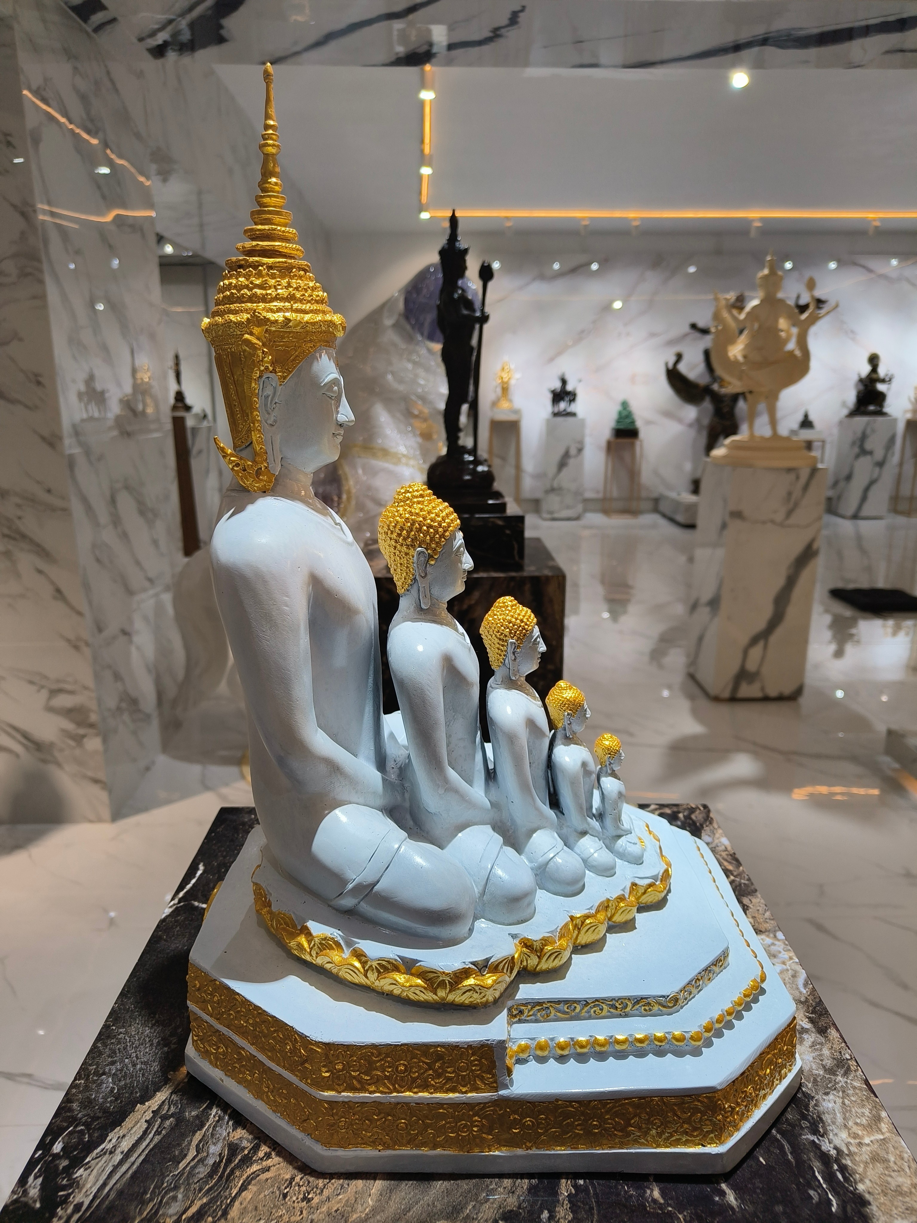 พระพุทธเจ้า 5 พระองค์ หน้าตัก 9 นิ้ว วัดพระธาตุผาซ่อนแก้ว