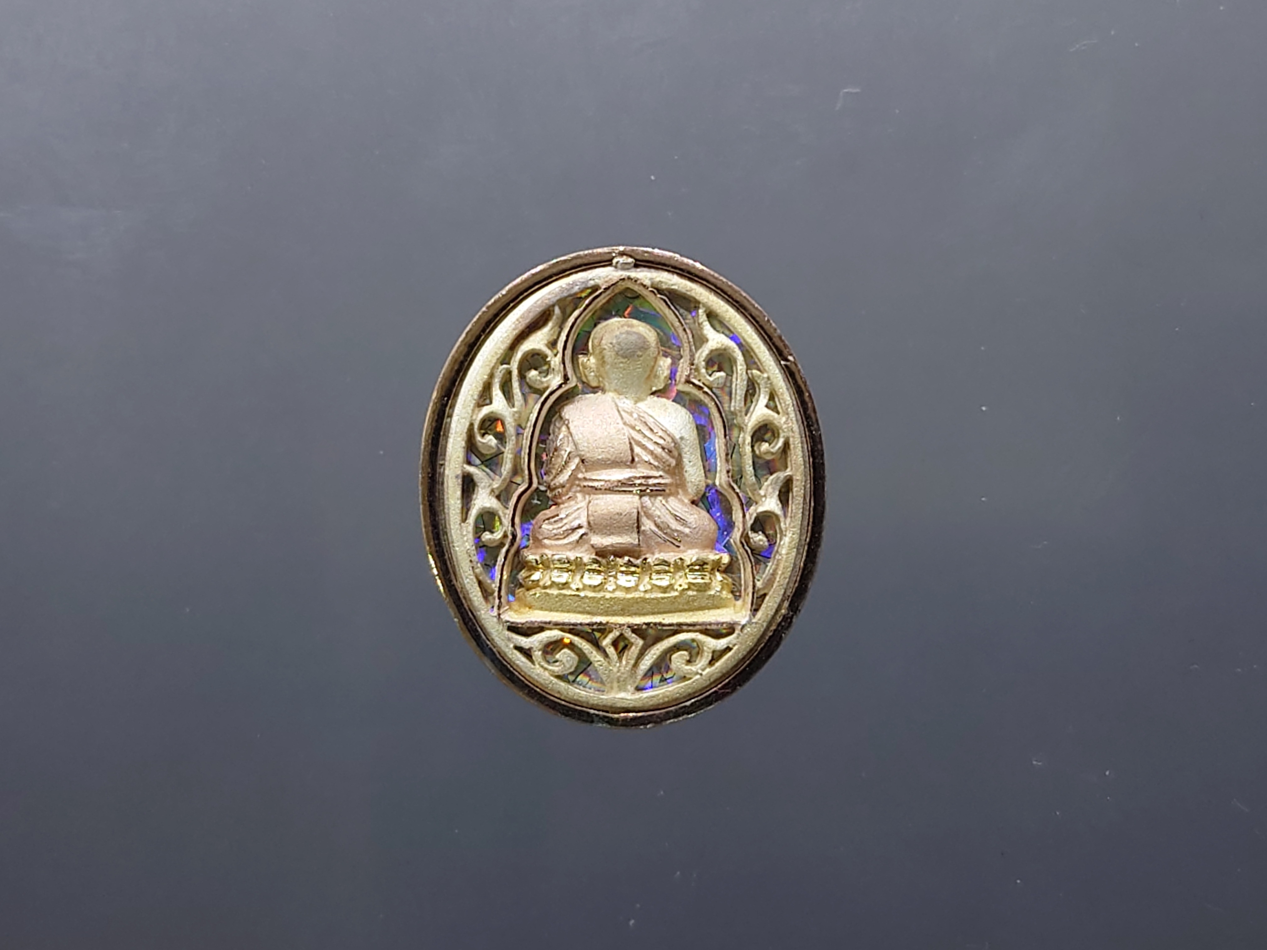 เหรียญหลวงปู่ทวด เนื้อเงินสามกษัตริย์ รุ่นมงคลบารมี พิมพ์วงรี เล็ก รูปไข่ ขนาดสูง 2 ซ.ม. วัดประสาทบุญญาวาส พ.ศ.2545 พร้อมกล่องเดิม