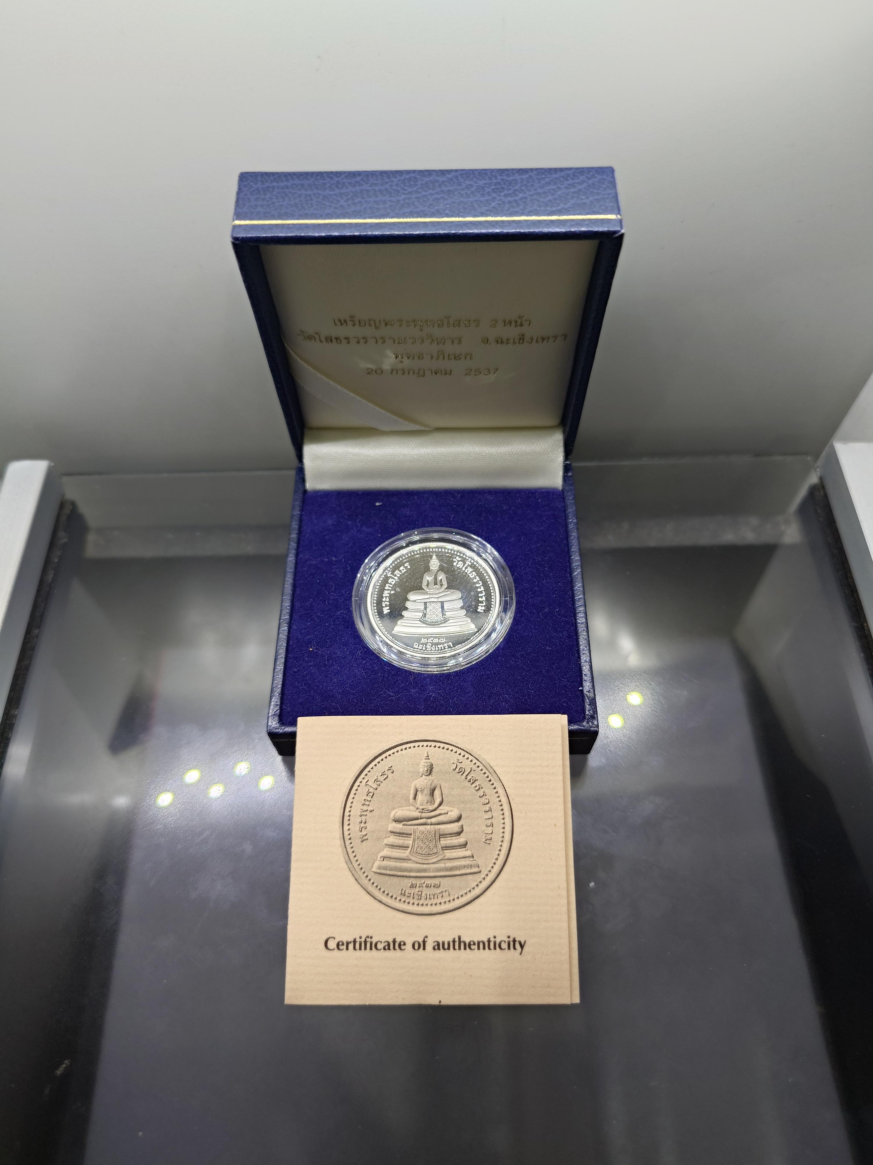 พระพุทธโสธร 2 หน้า เงินขัดเงา บล็อกนอก Royal Australian Mint วัดโสธรวรารามวรวิหาร ขนาด 28 มิล พ.ศ.2537 พร้อมกล่องเดิม ใบเซอร์