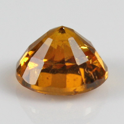 **ขายแล้ว**โกเมนสีส้มหรือสเปซซาไทท์ (Spessartite Garnet) 0.78 กะรัต เม็ดกลม เล็กๆ
