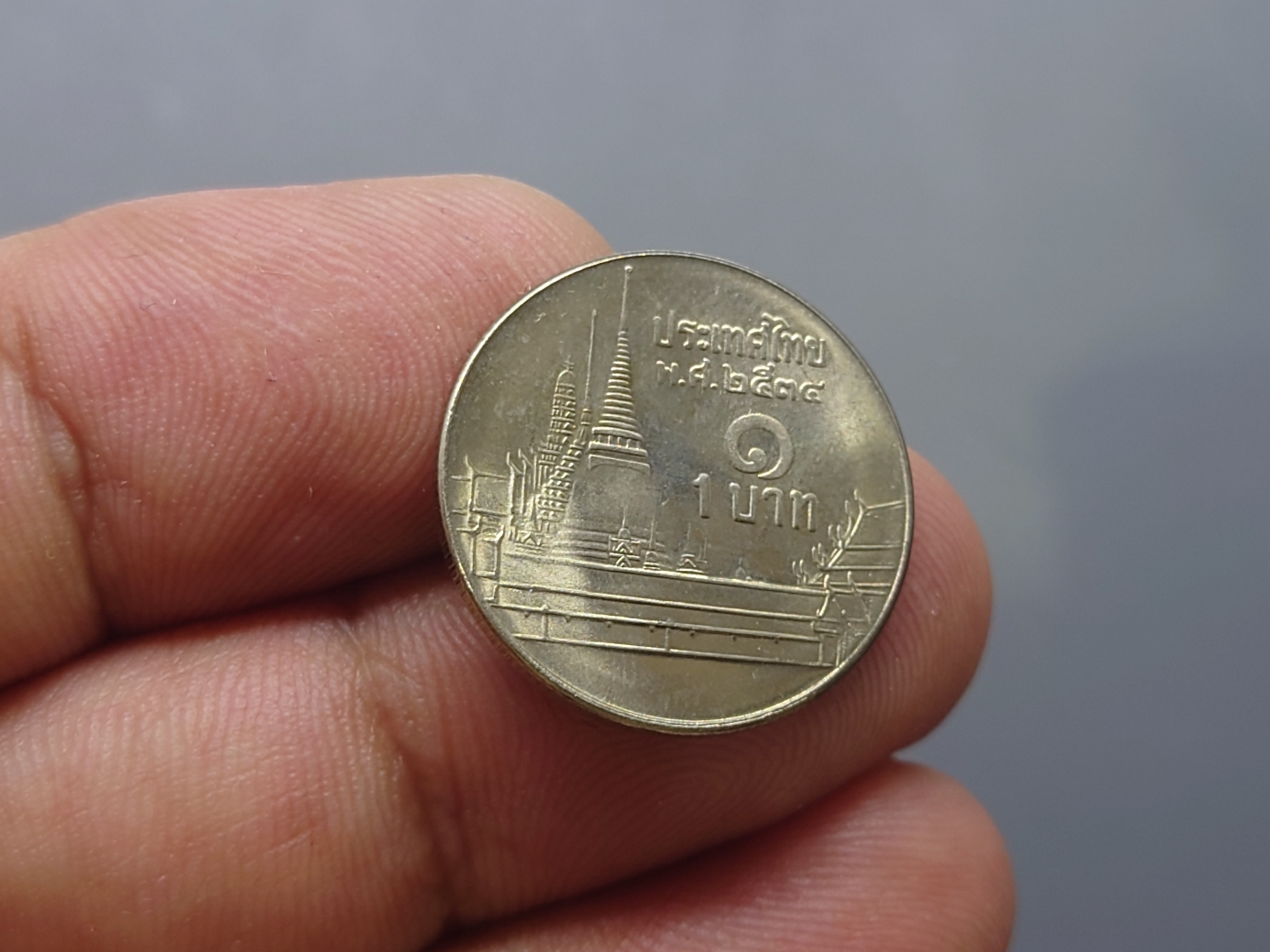 เหรียญ 1 บาท หมุนเวียน หลังวัดพระศรืๆ ผลิตน้อย ลำดับ 9 ปี2534 ไม่ผ่านใช้