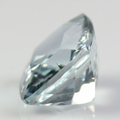 อความารีน (Aquamarine) 1.83 กะรัต สีฟ้าอ่อนน้ำทะเล รูปคูชั่น เจียระไนดี