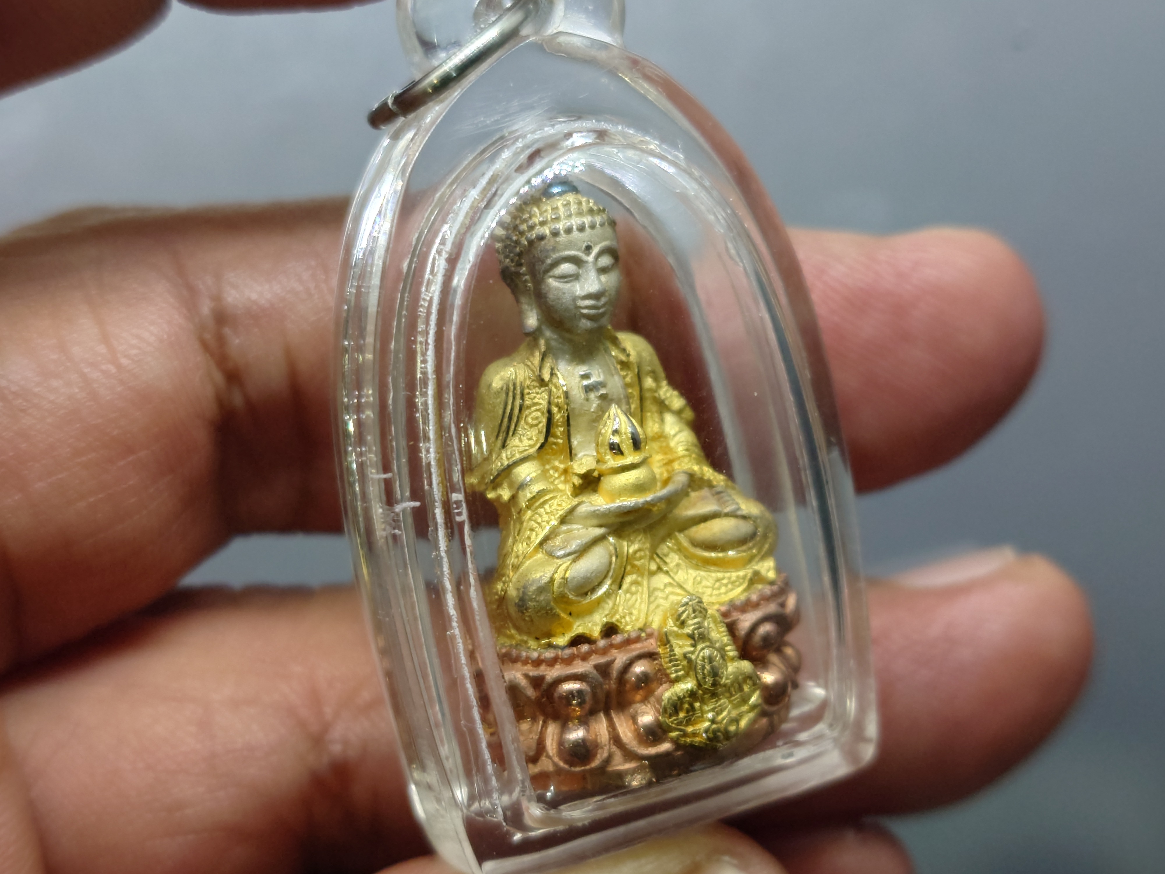 พระกริ่งยูไลฮุก โครงการพัฒนาบูรณะพระอุโบสถ วัดแก้วแจ่มฟ้า เนื้อเงินสามกษัตริย์ สร้างเนื่องในวาระ พระบาทสมเด็จพระเจ้าอยู่หัว ทรงครองสิริราชสมบัติครบ 50 ปี พ.ศ.2539 เลี่ยมพร้อมใช้