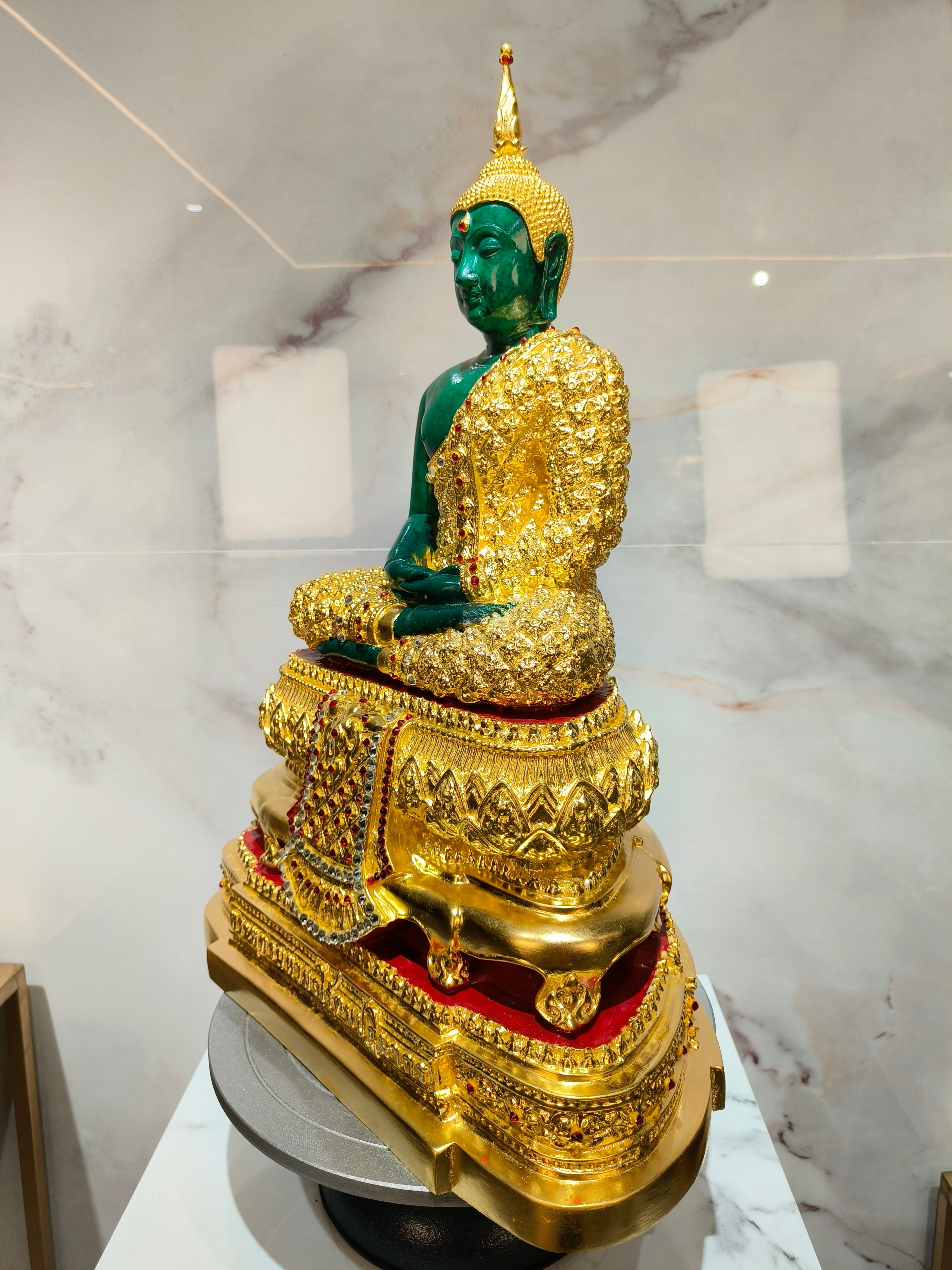 พระพุทธรูป พระแก้วมรกต ทรงเครื่องฤดูฝน หน้าตัก 9 นิ้ว