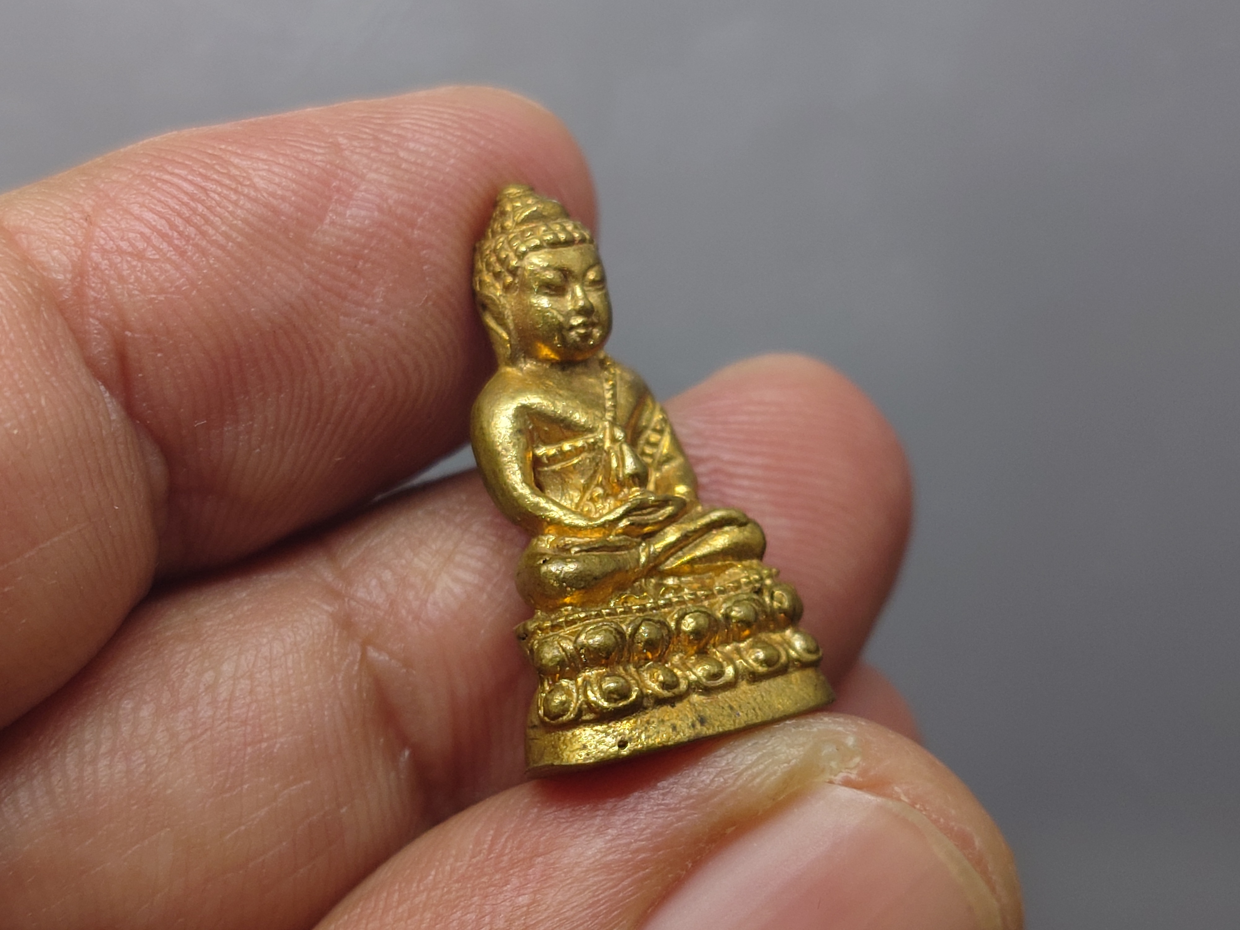 พระกริ่ง พระชัยวัฒน์ ปวโร 84 พรรษา สมเด็จพระญาณสังวร สมเด็จพระสังฆราช เนื้อทองเหลือง วัดบวรนิเวศวิหาร ปี 2540 พร้อมกล่องเดิมๆ