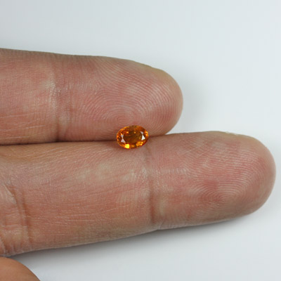 **ขายแล้ว**โกเมนสีส้มหรือสเปซซาไทท์ (Spessartite Garnet) 0.55 กะรัต สีส้มสว่าง น่ารัก