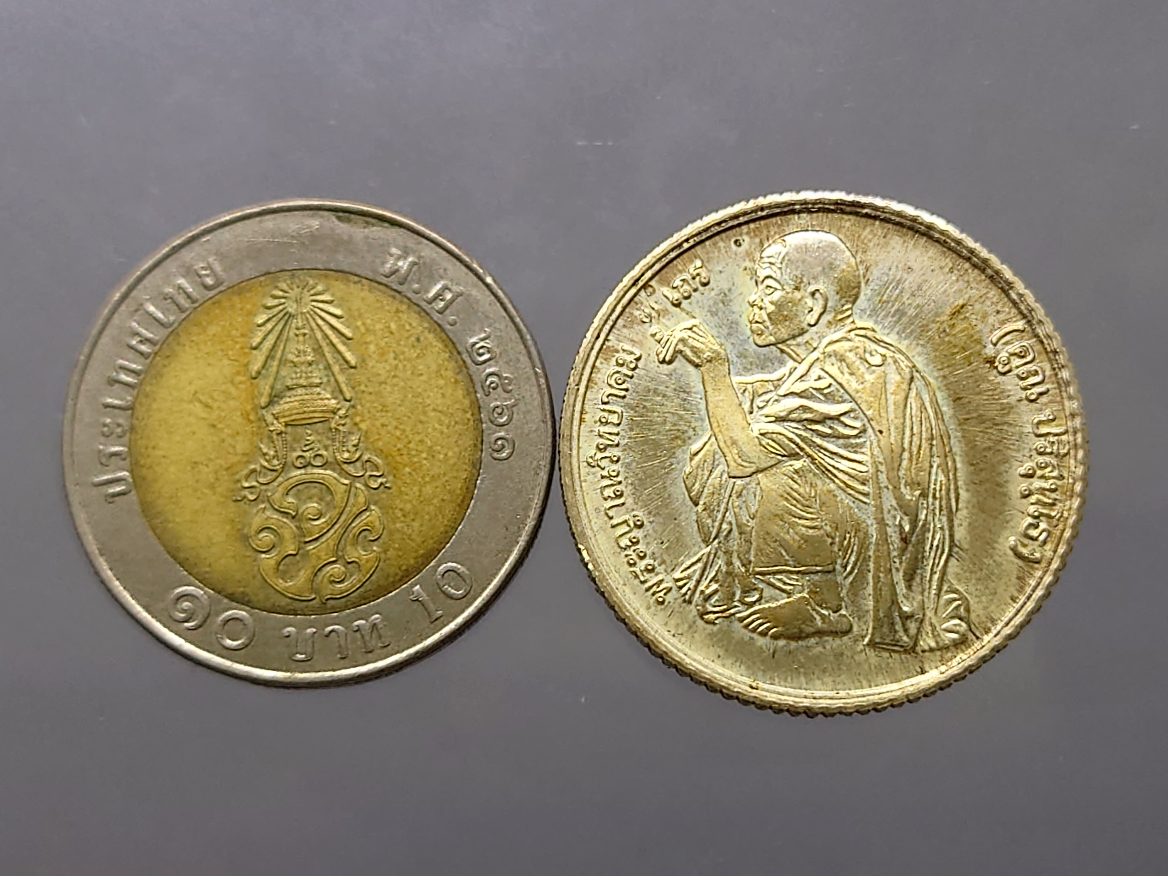 เหรียญหลวงพ่อคูณ หลัง สก เนื้อเงิน ที่ระลึกเสด็จพระราชดำเนินในพิธีตัดลูกนิมิต ณ วัดบ้านไร่ จ.นครราชสีมา ปี2536 กล่องเดิม