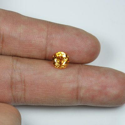 **ขายแล้ว**โกเมนสีเหลืองหรือสเปซซาไทท์แมนดาริน (Spessartite/Mandarin Garnet) 1.56 กะรัต รูปกลม สีเหลืองแมนดาริน หายาก