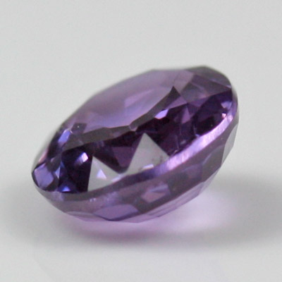 **ขายแล้ว**แซปไฟร์สีม่วง (Violet Sapphire) 0.72 กะรัต สีม่วงอมน้ำเงิน รูปไข่ พลอยสด