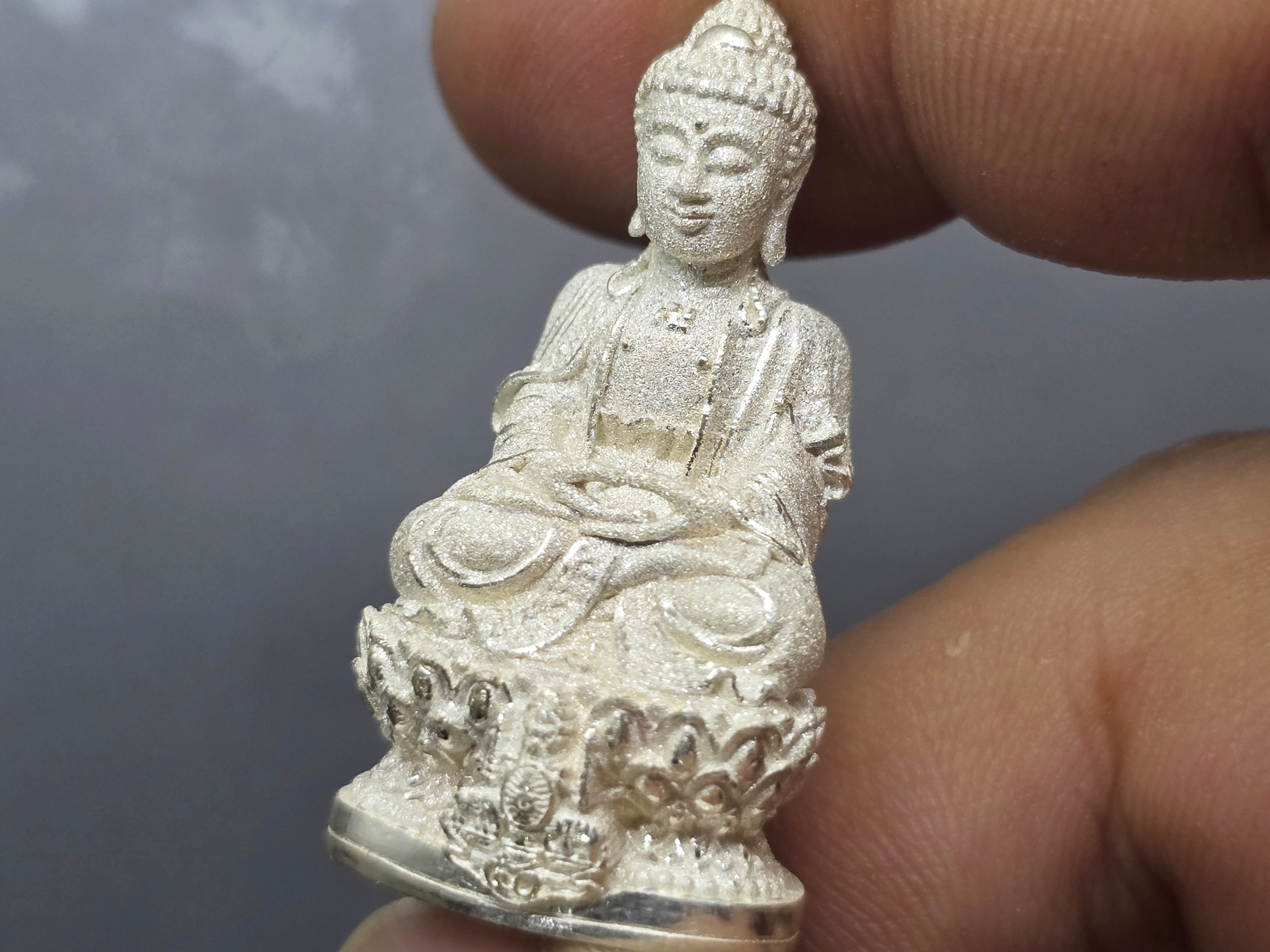 พระกริ่งจีน ต้าเยิ่นถะ เนื้อเงิน รุ่นกาญจนาภิเษกครองราชย์ 50 ปี วัดบวรนิเวศวิหาร ปี2538 พร้อมกล่องเดิม นิยม หายาก