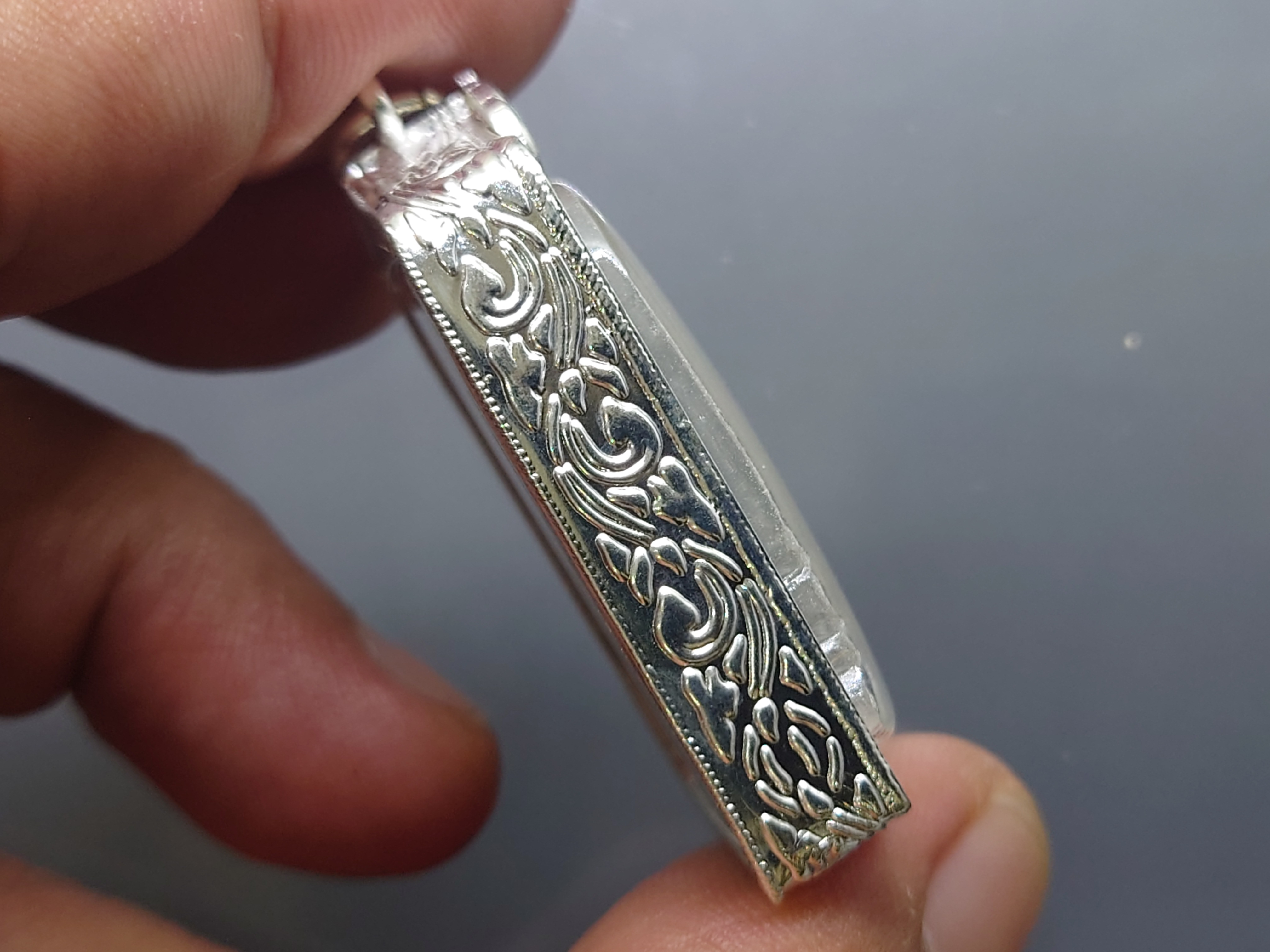 พsะสมเด็จบางขุนพรหม ย้อนยุค พิมพ์ฐานแซม (แช่น้ำมนต์) วัดบางขุนพรหม ปี2547 พร้อมเลี่ยมกรอบไม่ครอน