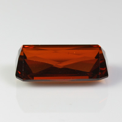 **ขายแล้ว**โกเมนสีส้มหรือสเปซซาไทท์ (Spessartite Garnet) 3.19 กะรัต ทรงแปดเหลี่ยมยาว สะอาด