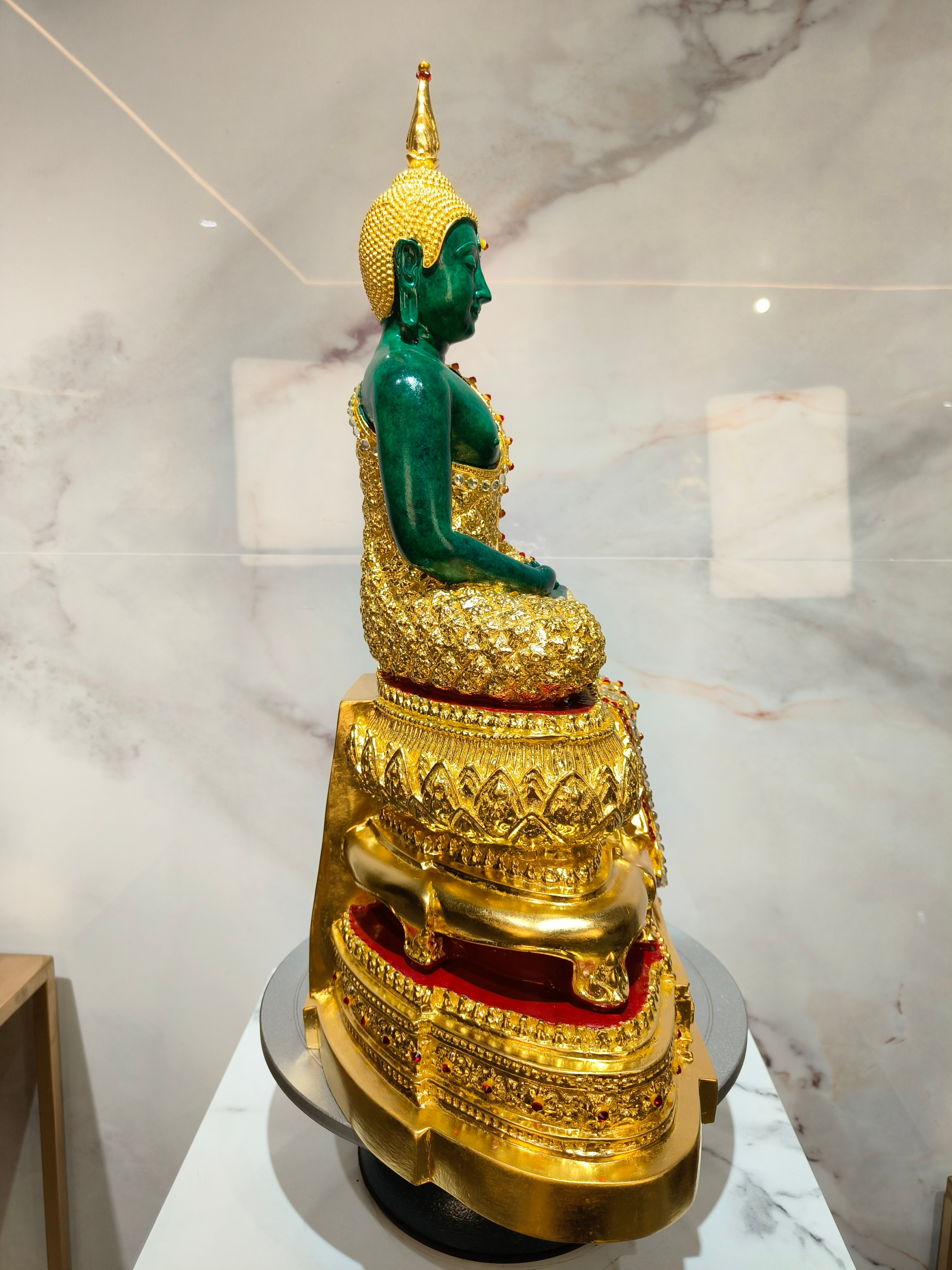 พระพุทธรูป พระแก้วมรกต ทรงเครื่องฤดูฝน หน้าตัก 9 นิ้ว