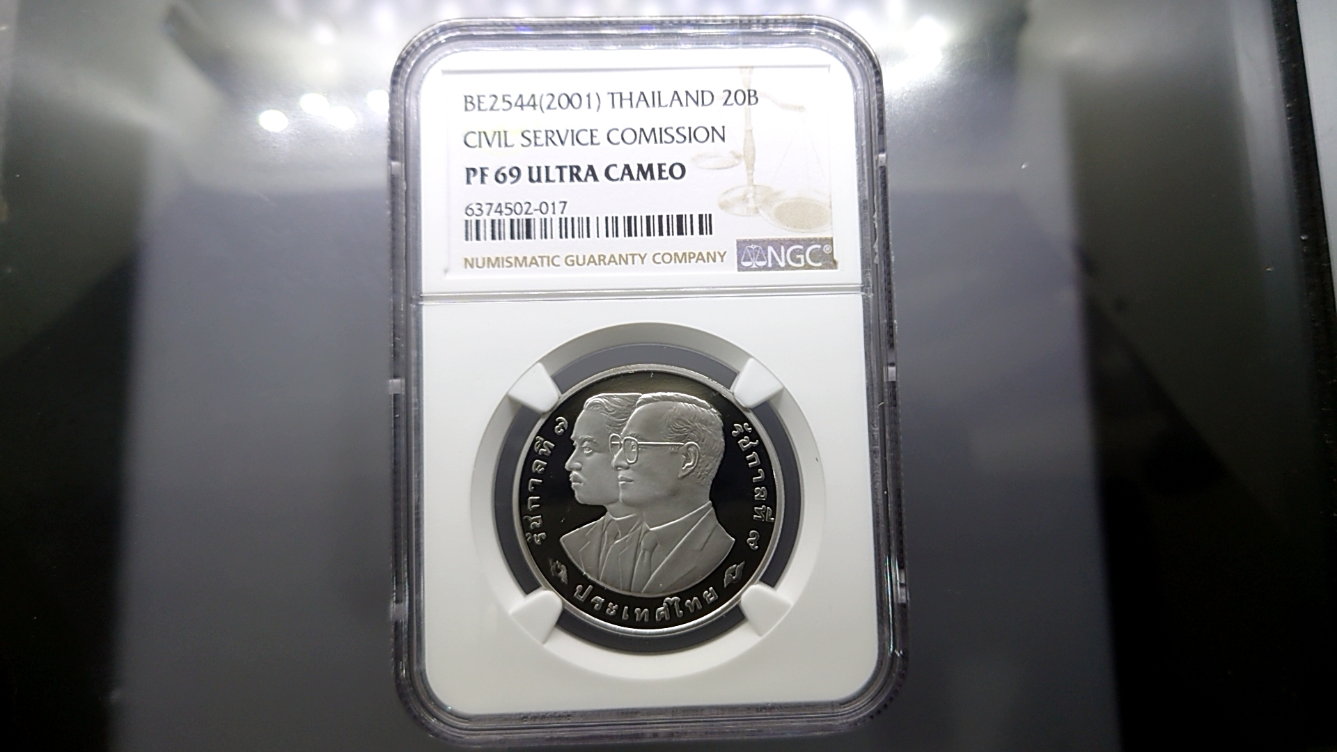 เหรียญเกรด เหรียญนิเกิลขัดเงา 20 บาท ที่ระลึก 72 ปี ข้าราชการพลเรือน PF 69 ULTRA CAMEO NGC พ.ศ.2544