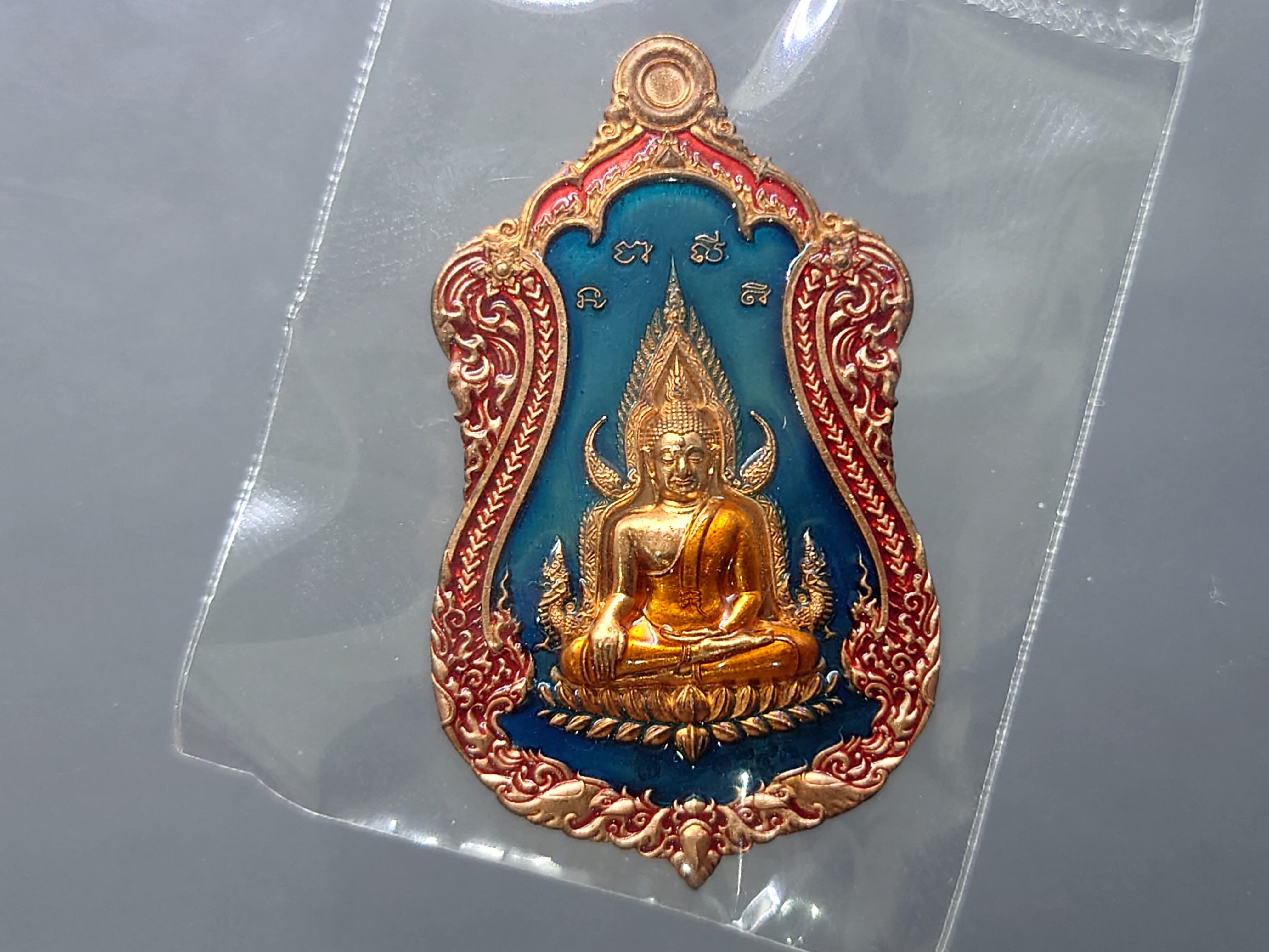 พระพุทธชินราช หลัง ท้าวเวสสุวรรณ รุ่นขุมทรัพย์มหาเทพ เนื้อทองแดงลงยา 2 หน้า พื้นน้ำเงิน วัดสุทัศน์ๆ มูลนิธิมิราเคิ่ลออฟไลฟ์ๆ จัดสร้าง ปี2565