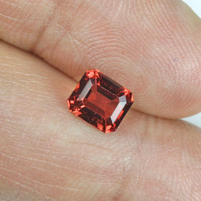 **ขายแล้ว**สปิเนลสีส้มน้ำตาลอมแดง (Spinel) 1.49 กะรัต รูปเหลี่ยมมรกต รูปร่างดี