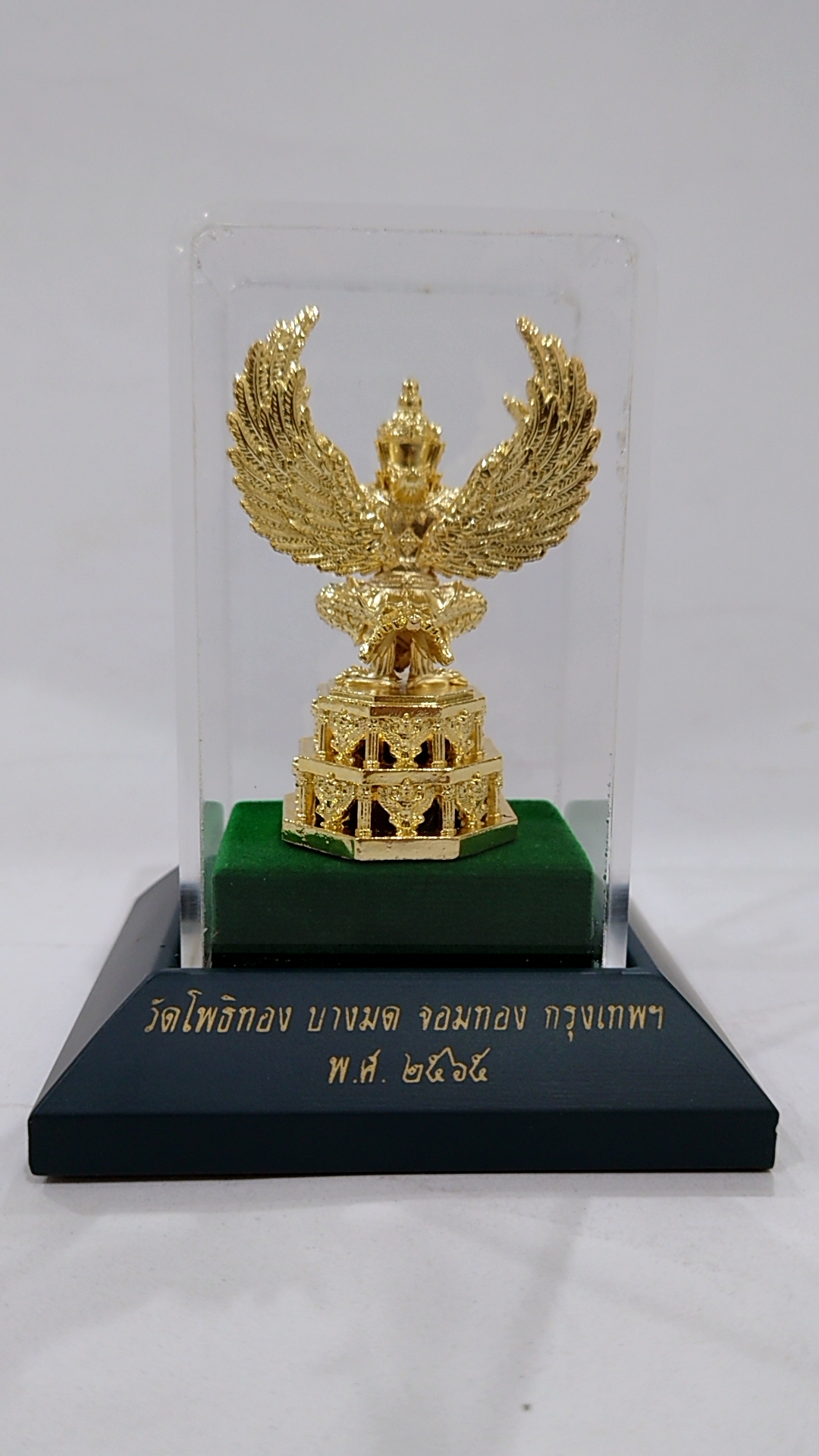 องค์พญาครุฑ รุ่นเจริญพร พระอาจารย์ วราห์ วัดโพธิ์ทอง เนื้อโลหะชุบทอง ขนาดสูงรวมฐาน 4.5 นิ้ว ปี2565