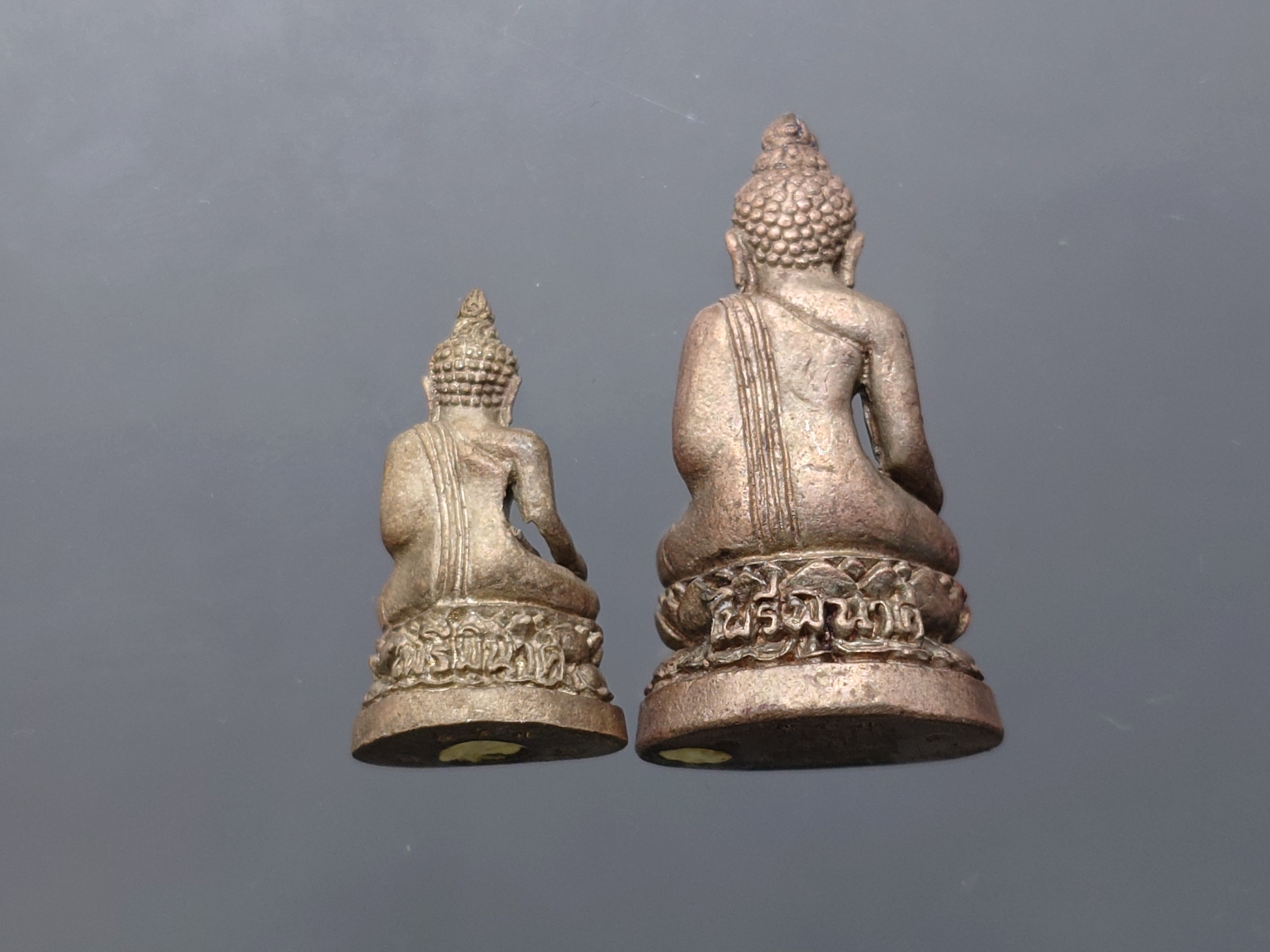 พระกริ่ง-พระชัยวัฒน์ ไพรีพินาศ ญสส สัมฤทธิ์เงิน รุ่น นวฤทธิ์โภคทรัพย์ วัดบวรนิเวศวิหาร ปี 2544 พร้อมกล่องเดิม