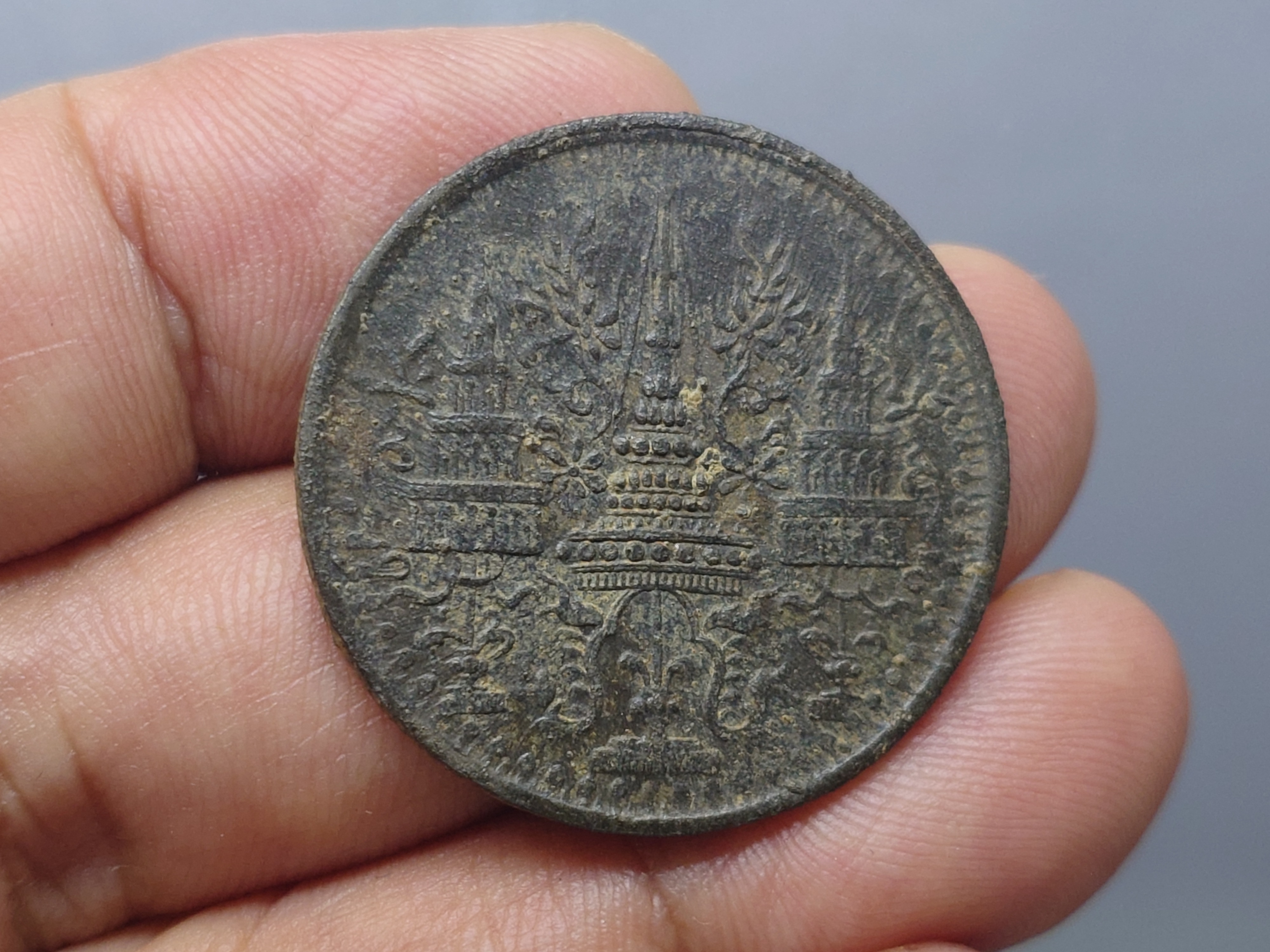 เหรียญอัฐ ดีบุก พระมงกุฎ-พระแสงจักร ร4 ปี 2405 ผ่านใช้