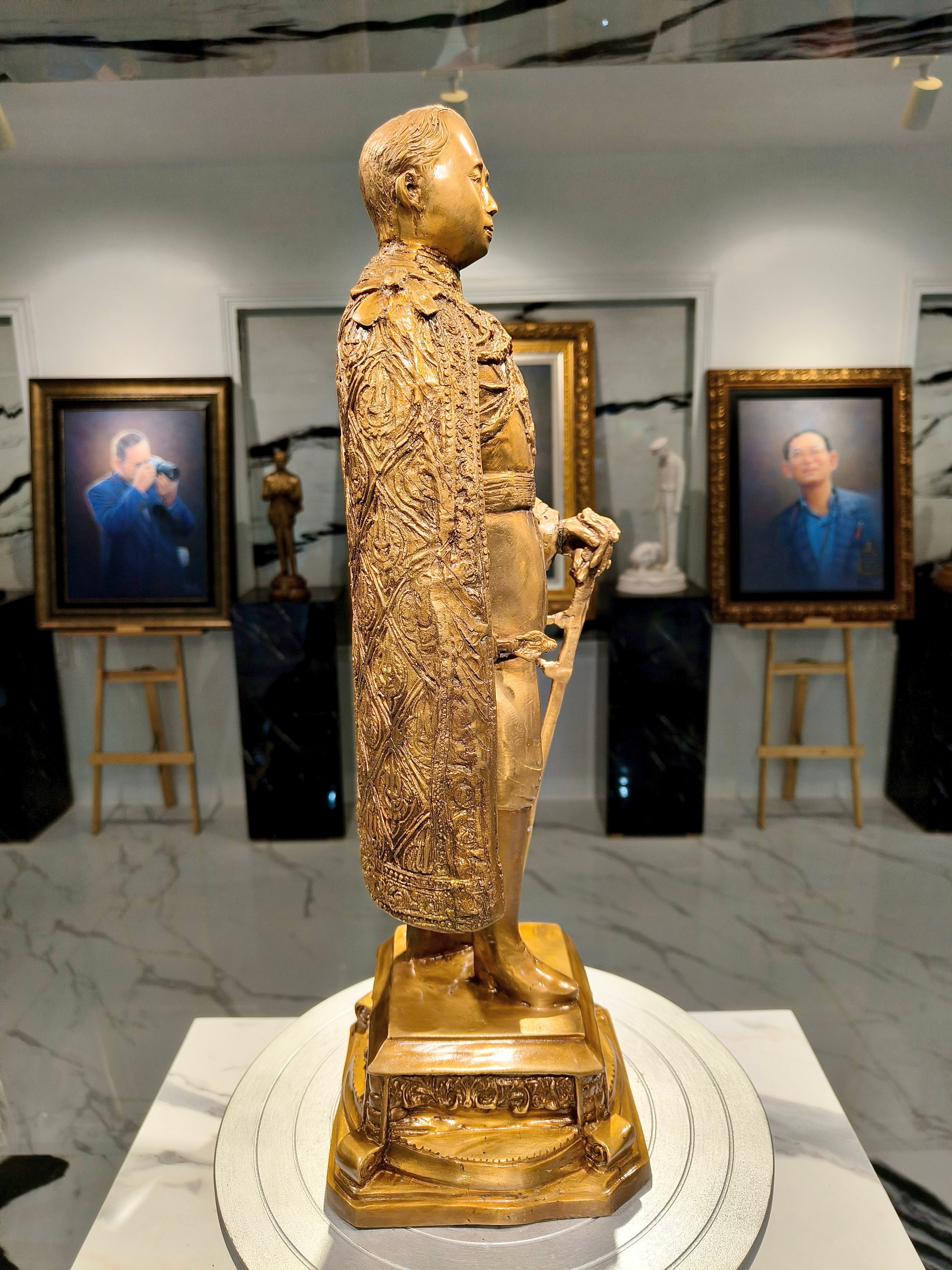 รูปหล่อ ร.6 รัชกาลที่ 6 พระบาทสมเด็จพระมงกุฎเกล้าเจ้าอยู่หัว สมเด็จพระมหาธีรราชเจ้า