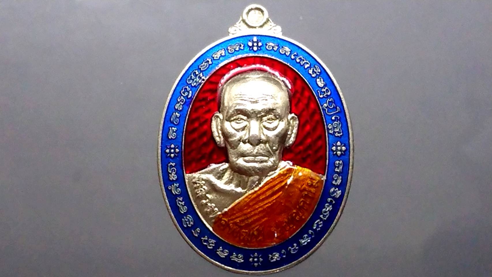 เหรียญรวยล้นฟ้าพญาไก่ เนื้ออัลปาก้า ลงยาพื้นแดง ขอบฟ้า หลวงพ่อพัฒน์ วัดห้วยด้วน โคท 961