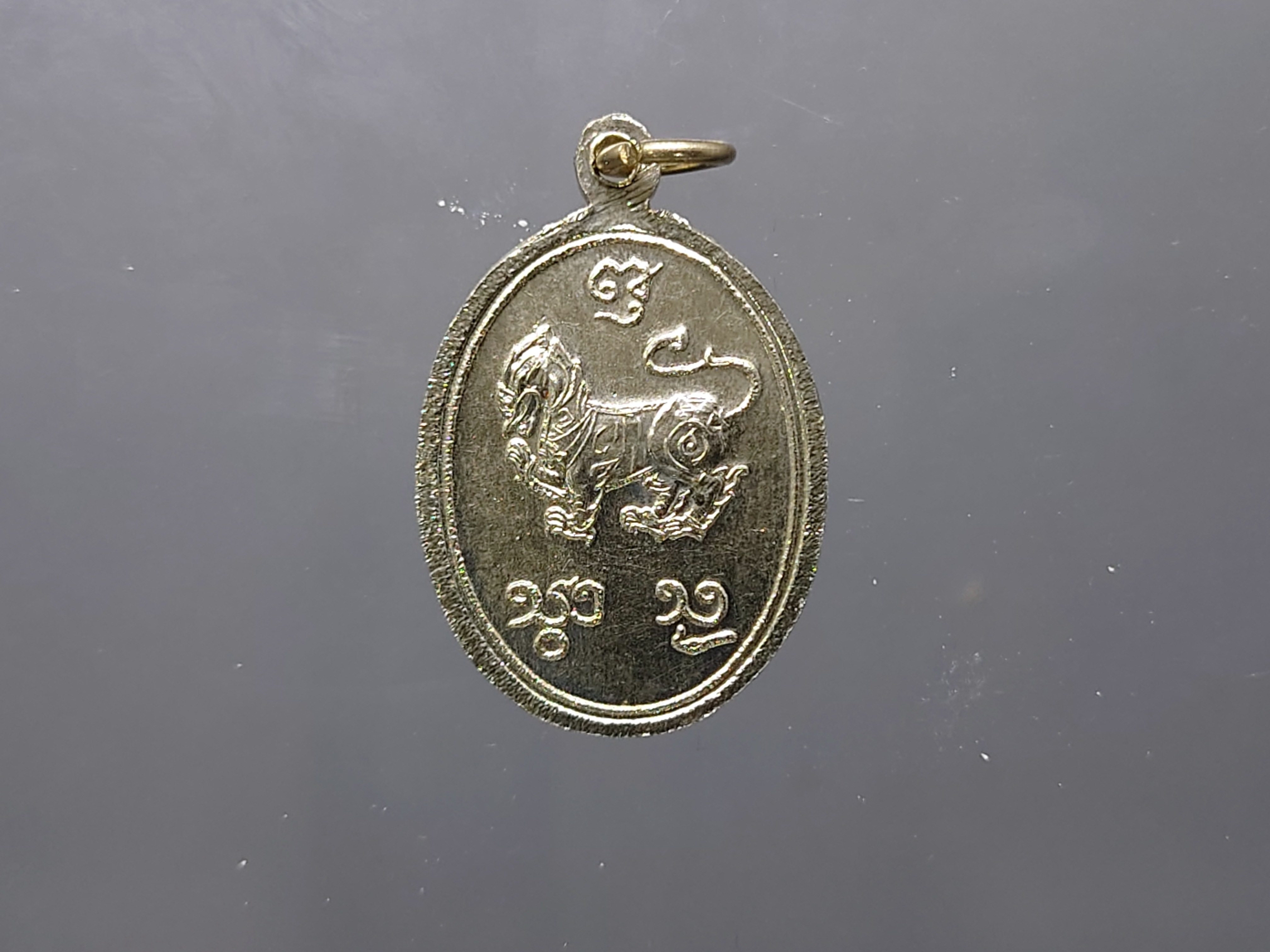 เหรียญสมโภชน์เมืองเชียงราย 725 ปี เนื้ออัลปาก้า ที่ระลึกงานกฐิณพระราชทาน วัดพระสิงห์ จ.เชียงราย ปี2540 พร้อมตลับเดิม