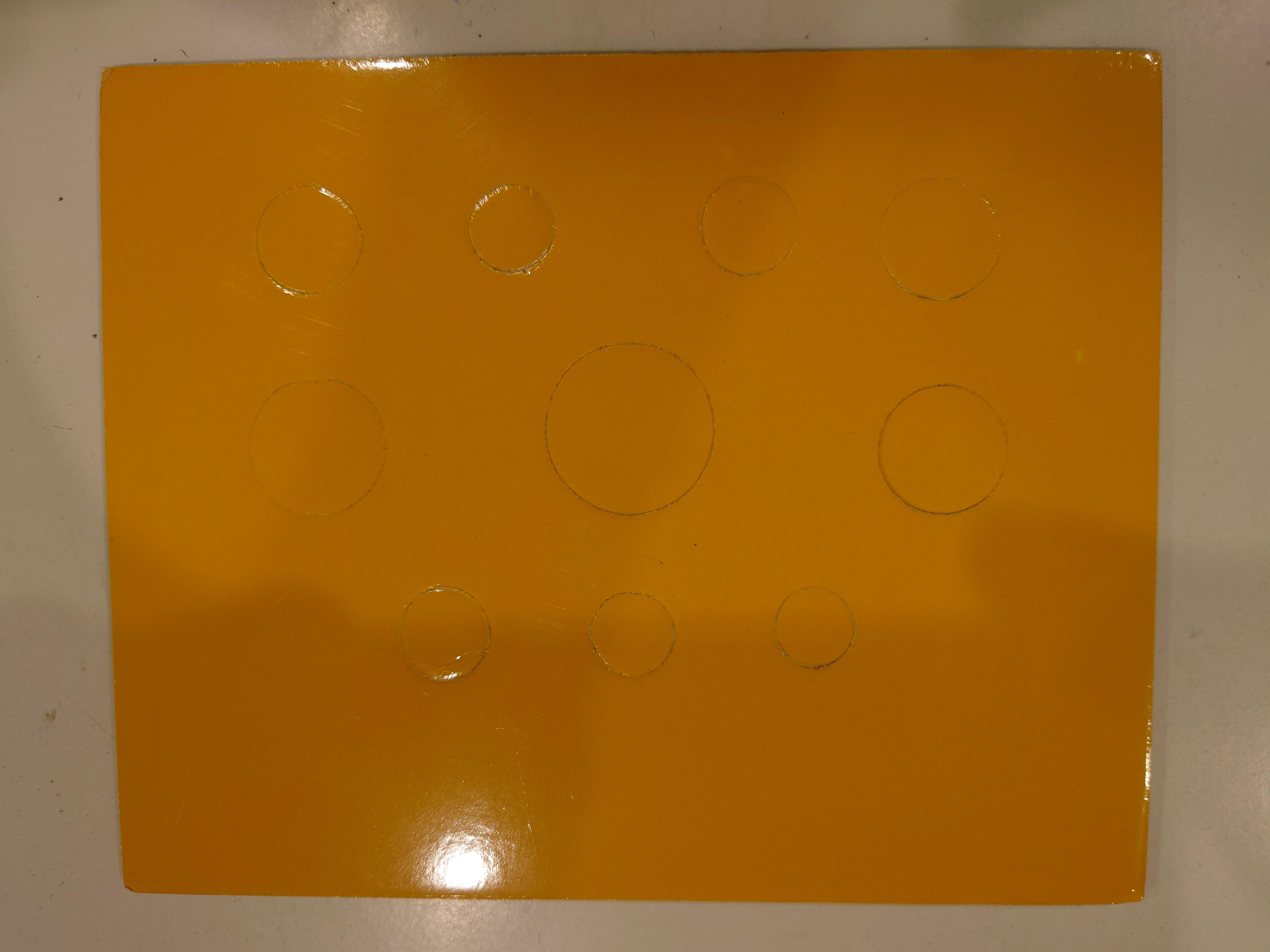 แผงใส่ ชุดเหรียญ ที่ระลึก กาญจนา 10 ช่อง สีเหลือง