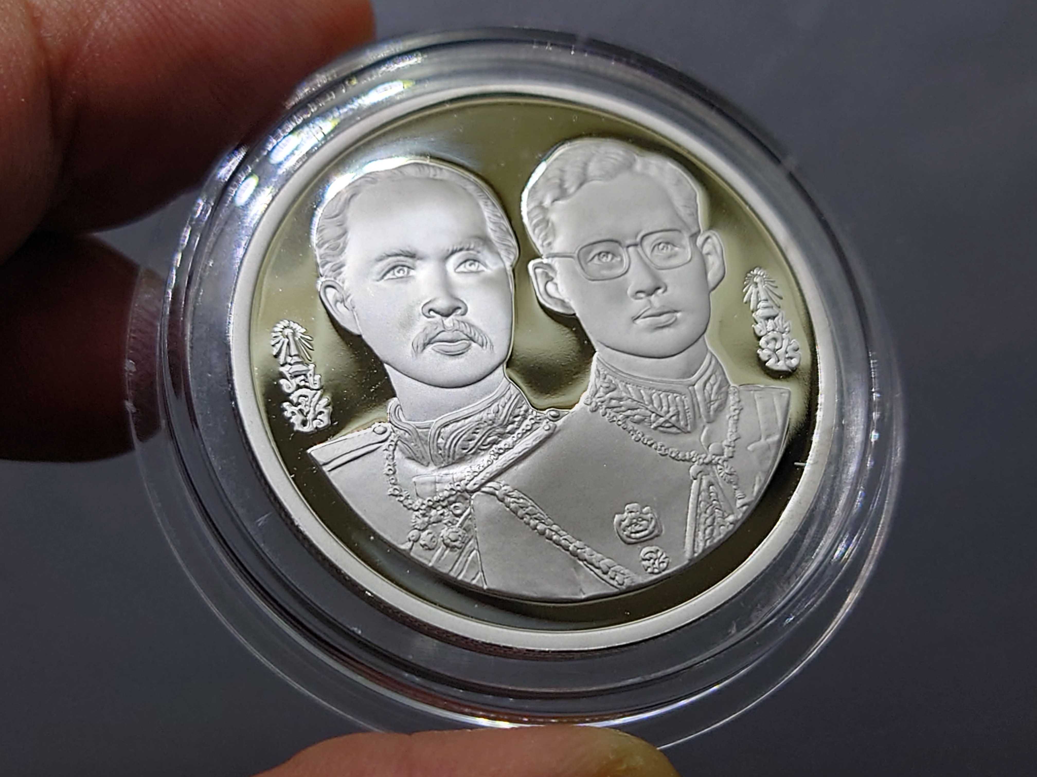 เหรียญเงินขัดเงา 600 บาท ที่ระลึก 108 ปี กระทรวงกลาโหม 2538