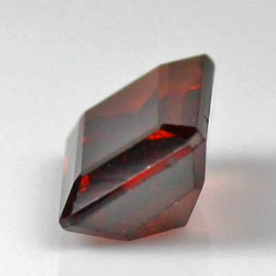 โกเมนสีแดงหรืออัลมันไดท์ (Almandite Garnet) 1.57 กะรัต แดงแก่ก่ำ
