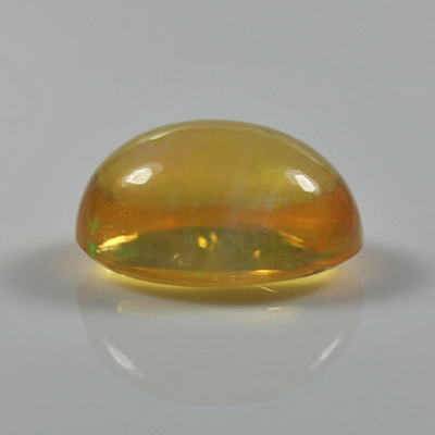 โอปอล (Opal) จากเม็กซิโก 2.97 กะรัต สีเหลืองอมส้ม มีเหลือบเล่นสี