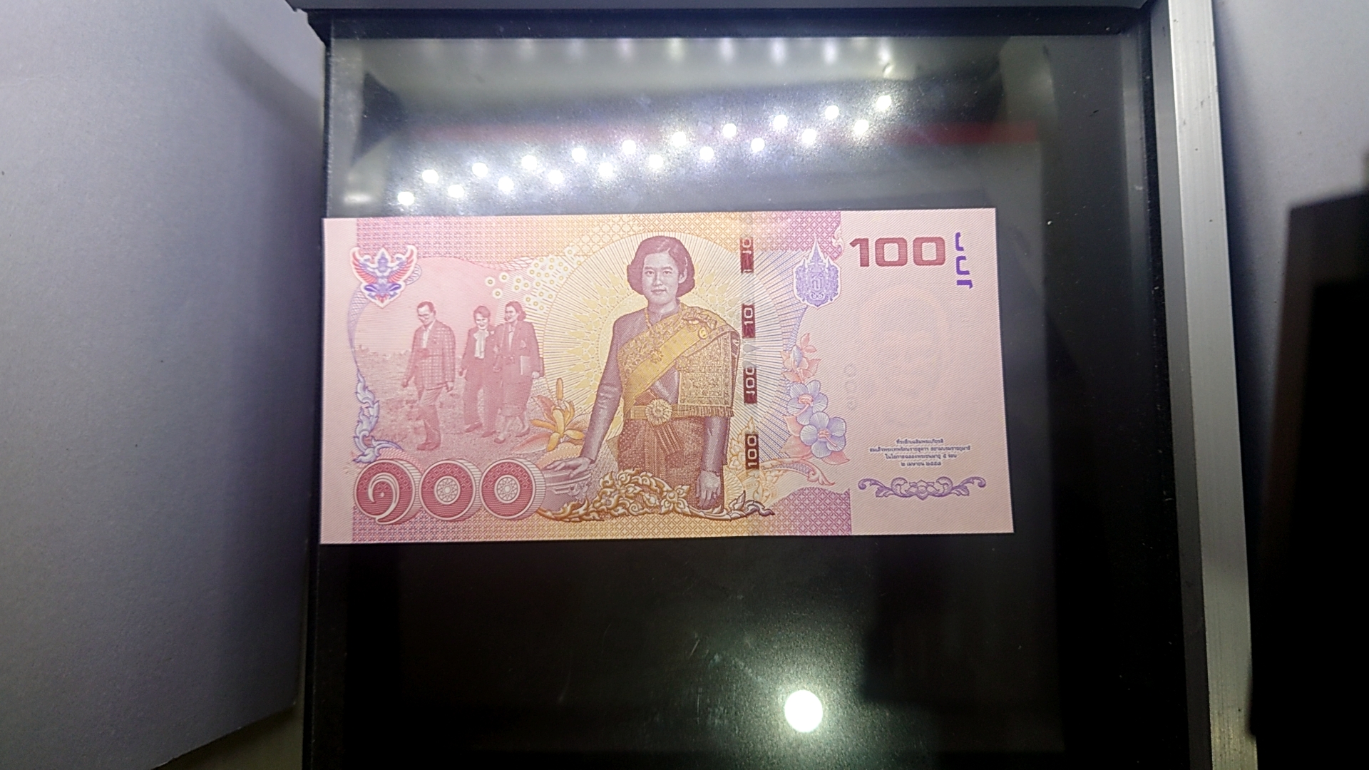 ธนบัตร 100 บาท ที่ระลึกฉลองพระชนมายุ 50 พรรษา สมเด็จพระเทพฯ ในรัชการที่9 พ.ศ.2558 ไม่ผ่านใช้