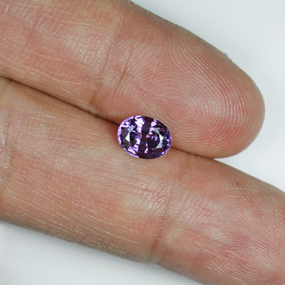 **ขายแล้ว** สปิเนลสีม่วงอมน้ำเงิน (Spinel) 1.26 กะรัต ไฟดี รูปร่างดี ไม่มีตำหนิ