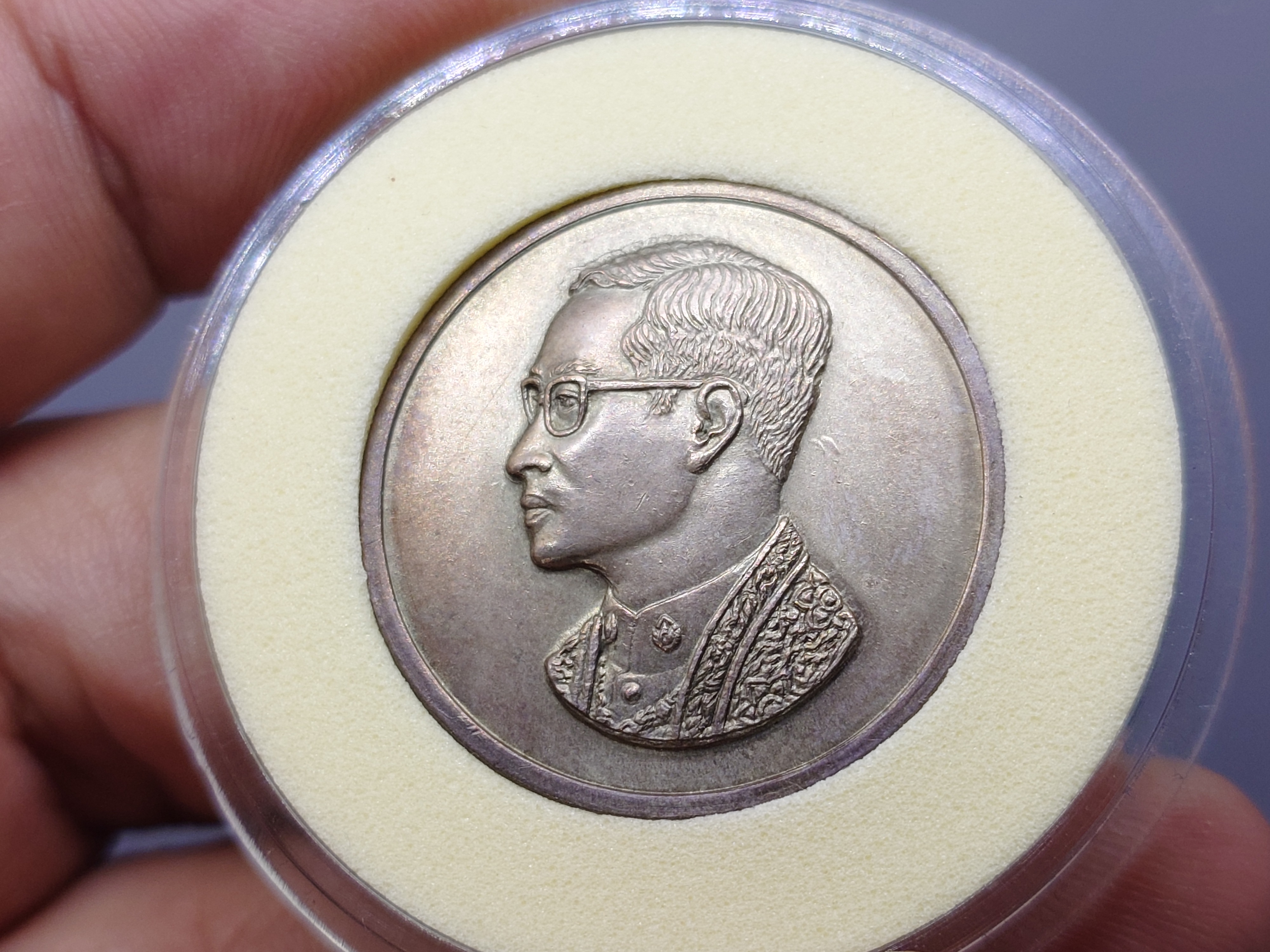 เหรียญที่ระลึก คุ้มเกล้า เนื้อ นวะ (บล็อก ขนนก) พ.ศ.2522 ไม่ผ่านใช้