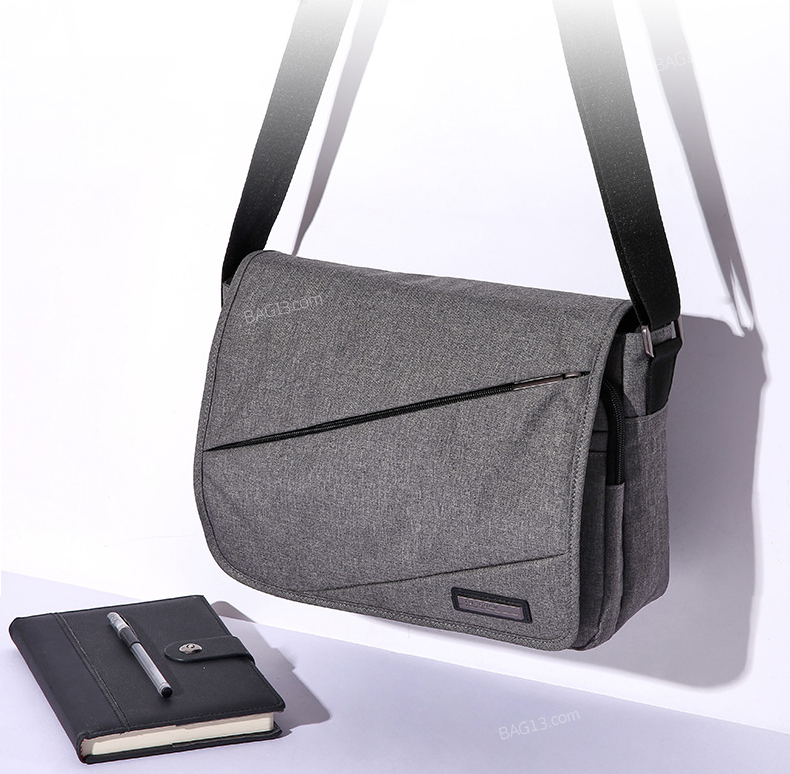 กระเป๋าสะพายข้าง Crossbody Bags กระเป๋าผู้ชาย กระเป๋าใส่ไปทำงาน ของแท้ 100% ใส่ iPad ได้ รหัส A032