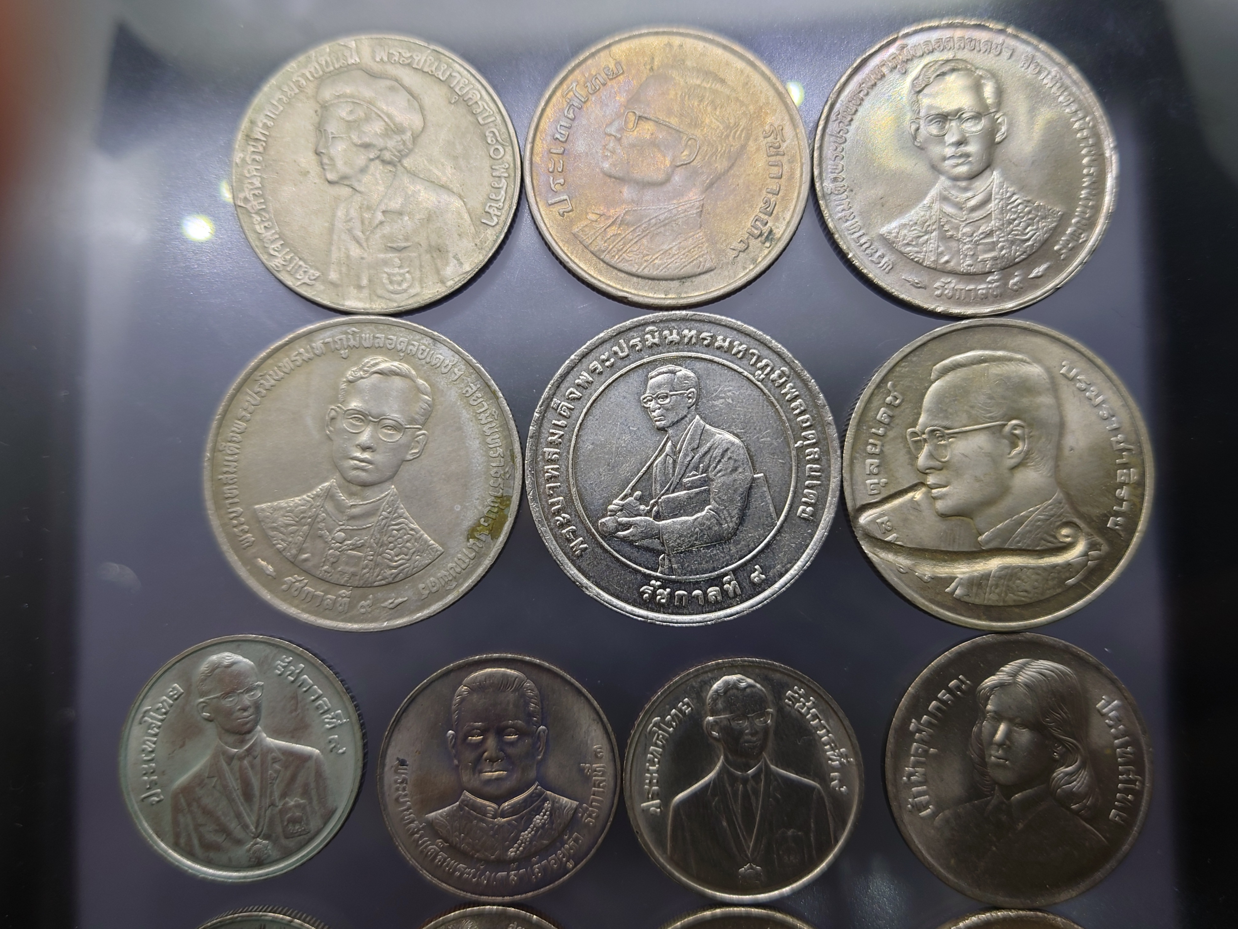 ชุด 19 เหรียญ เหรียญกษาปณ์ที่ระลึก ตามภาพ