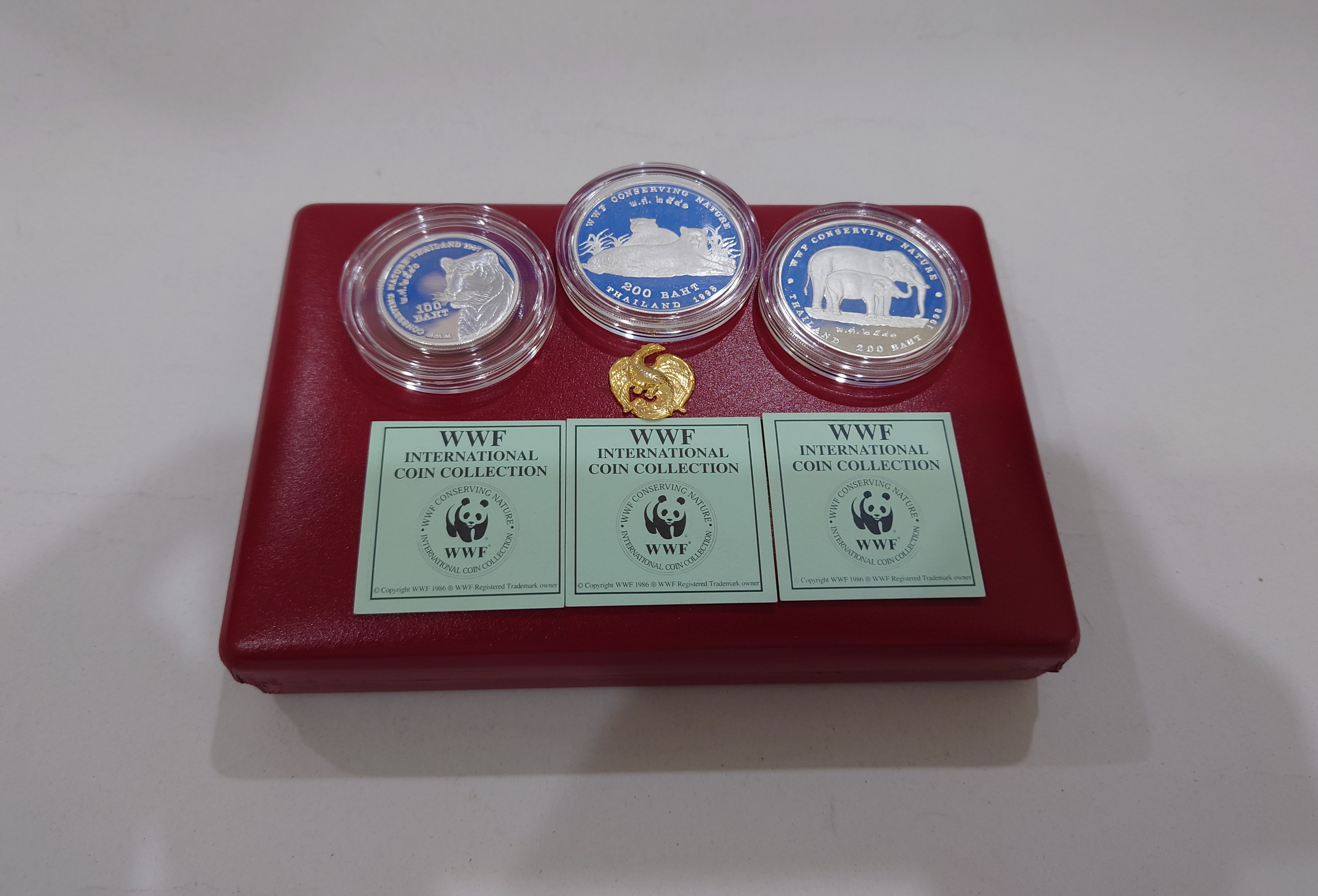 เหรียญเงินขัดเงา ครบชุด อนุรักษ์ธรรมชาติและสัตว์ป่า 100-200-200 บาท พร้อมกล่องหนัง ใบเซอร์ สภาพสวย