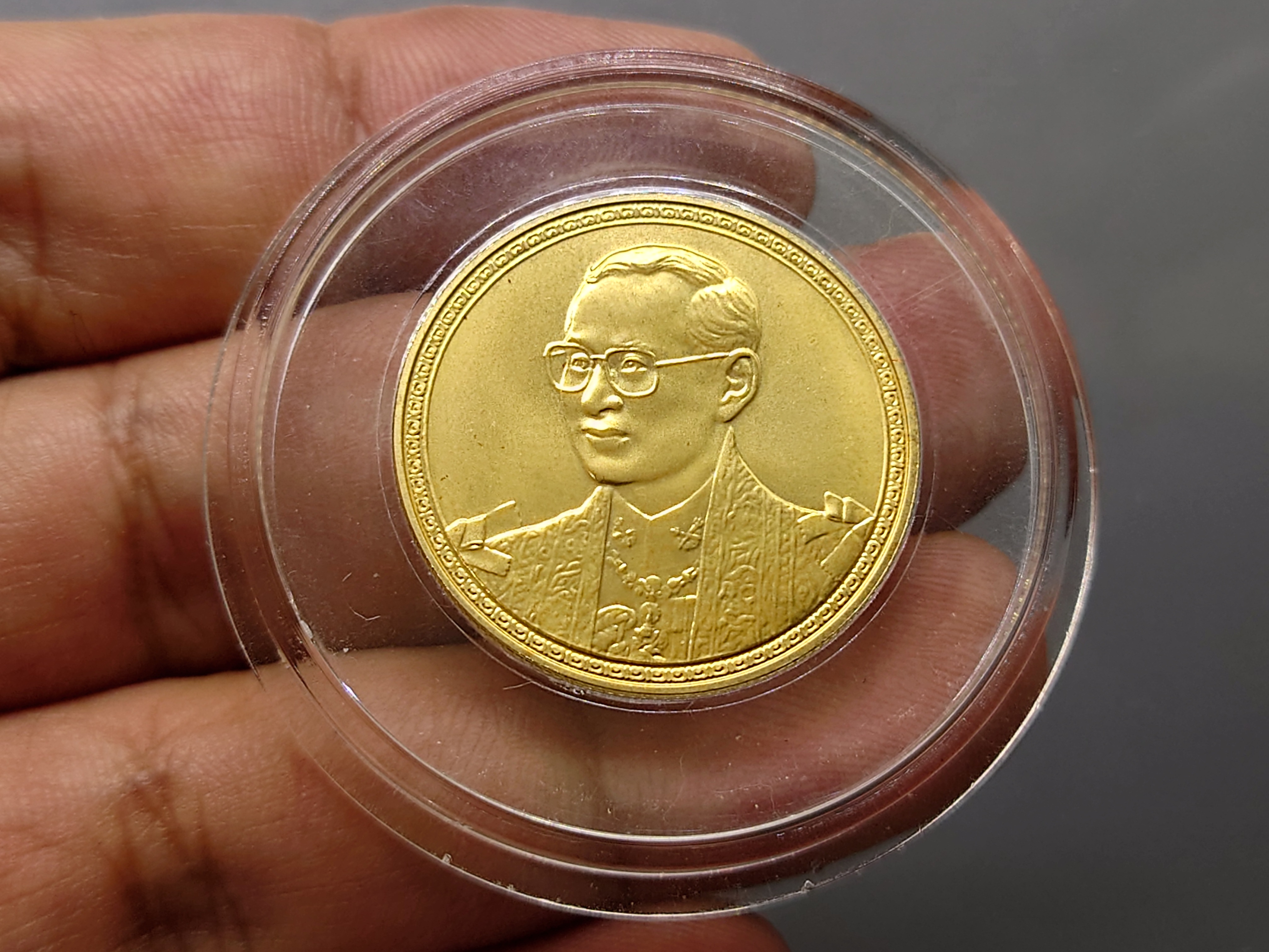 เหรียญทองคำ 7500 บาท (น้ำหนัก 1 บาท) ที่ระลึก 75 พรรษา รัชกาลที่9 ปี2545