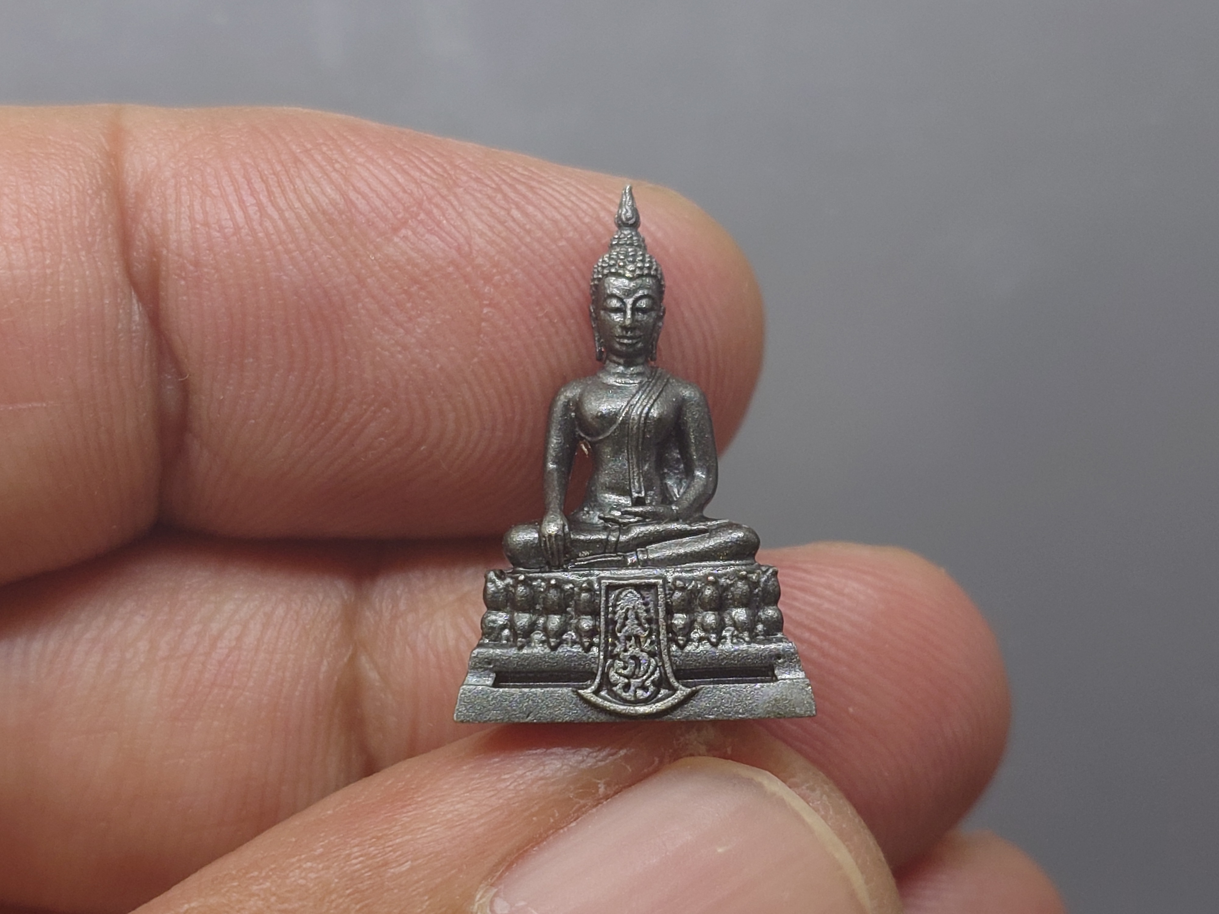 พsะคุ้มเกล้า เย็นศิsะเพราะพsะบริบาล 80 พssษา มหากษัตริย์แผ่นดินสยาม เนื้อนวะโลหะ พิมพ์เล็ก ปี2550 พร้อมตลับเดิม