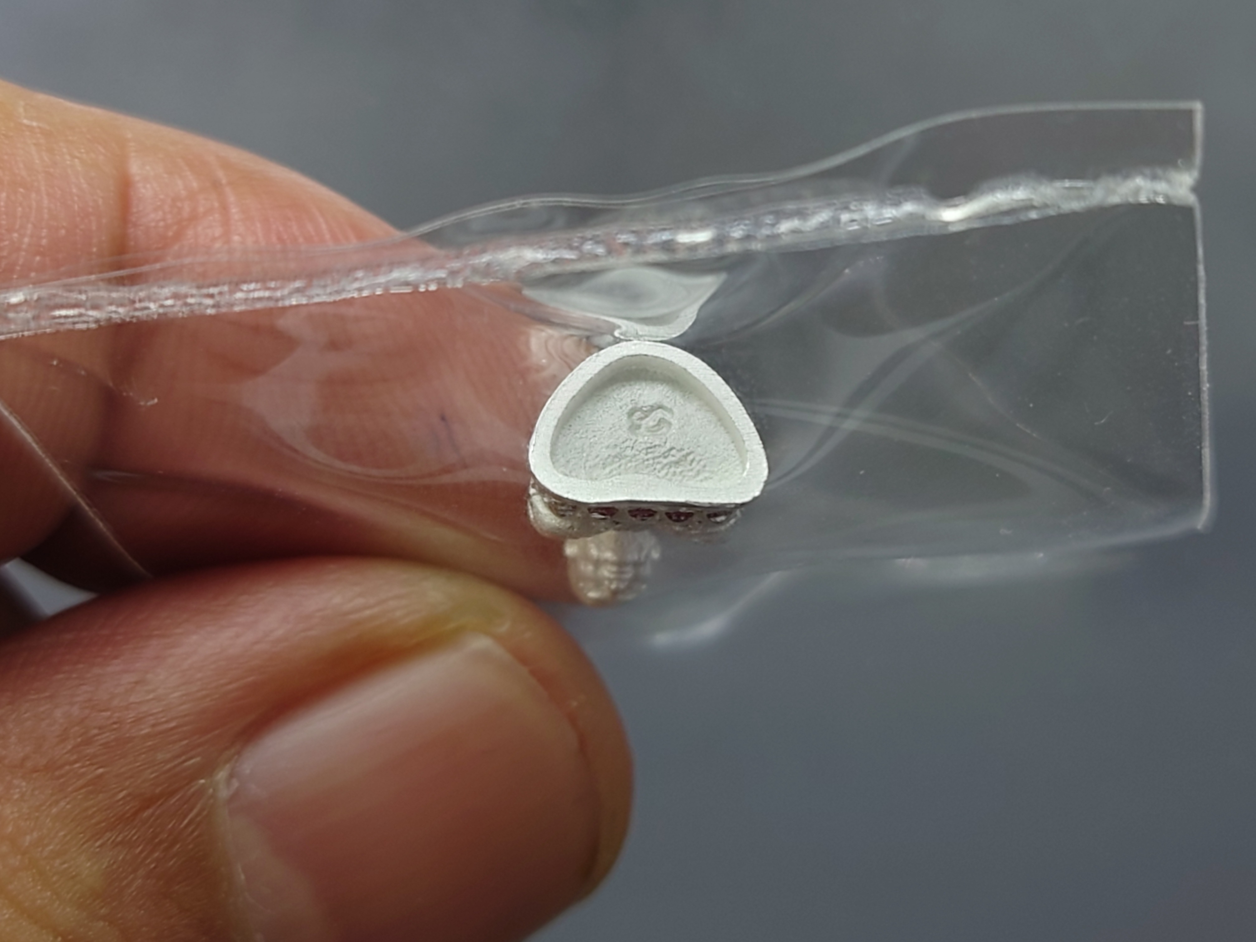 หลวงพ่อทวด เหยียบน้ำทะเลจืด เนื้อเงิน รุ่นบารมีหลวงพ่อทวด 104 ปี อาจารย์ทิม พ.ศ.2559 พร้อมตลับเดิม