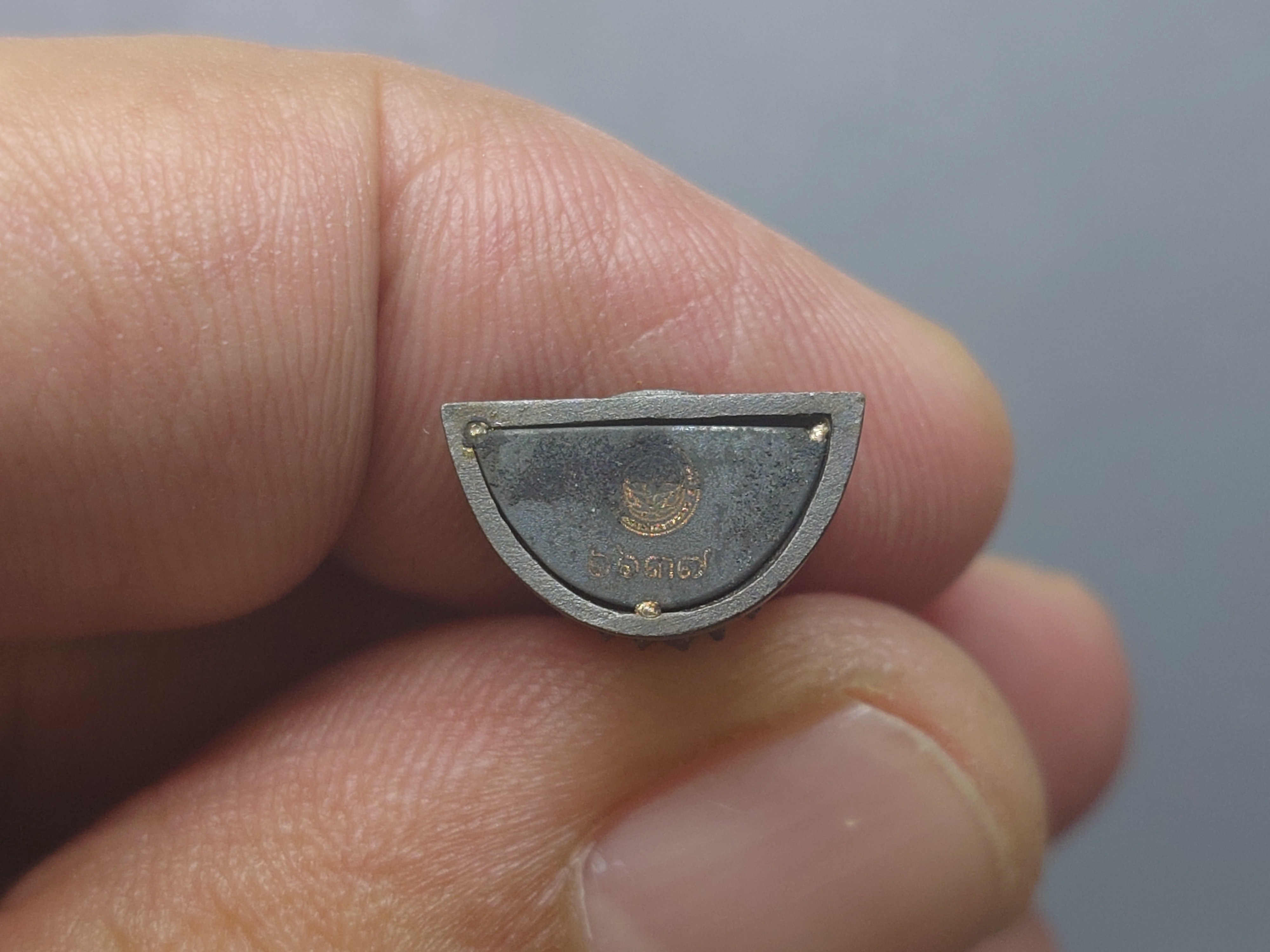 พsะคุ้มเกล้า เย็นศิsะเพราะพsะบริบาล 80 พssษา มหากษัตริย์แผ่นดินสยาม เนื้อเงินรมดำ พิมพ์เล็ก ปี2550 พร้อมตลับเดิม