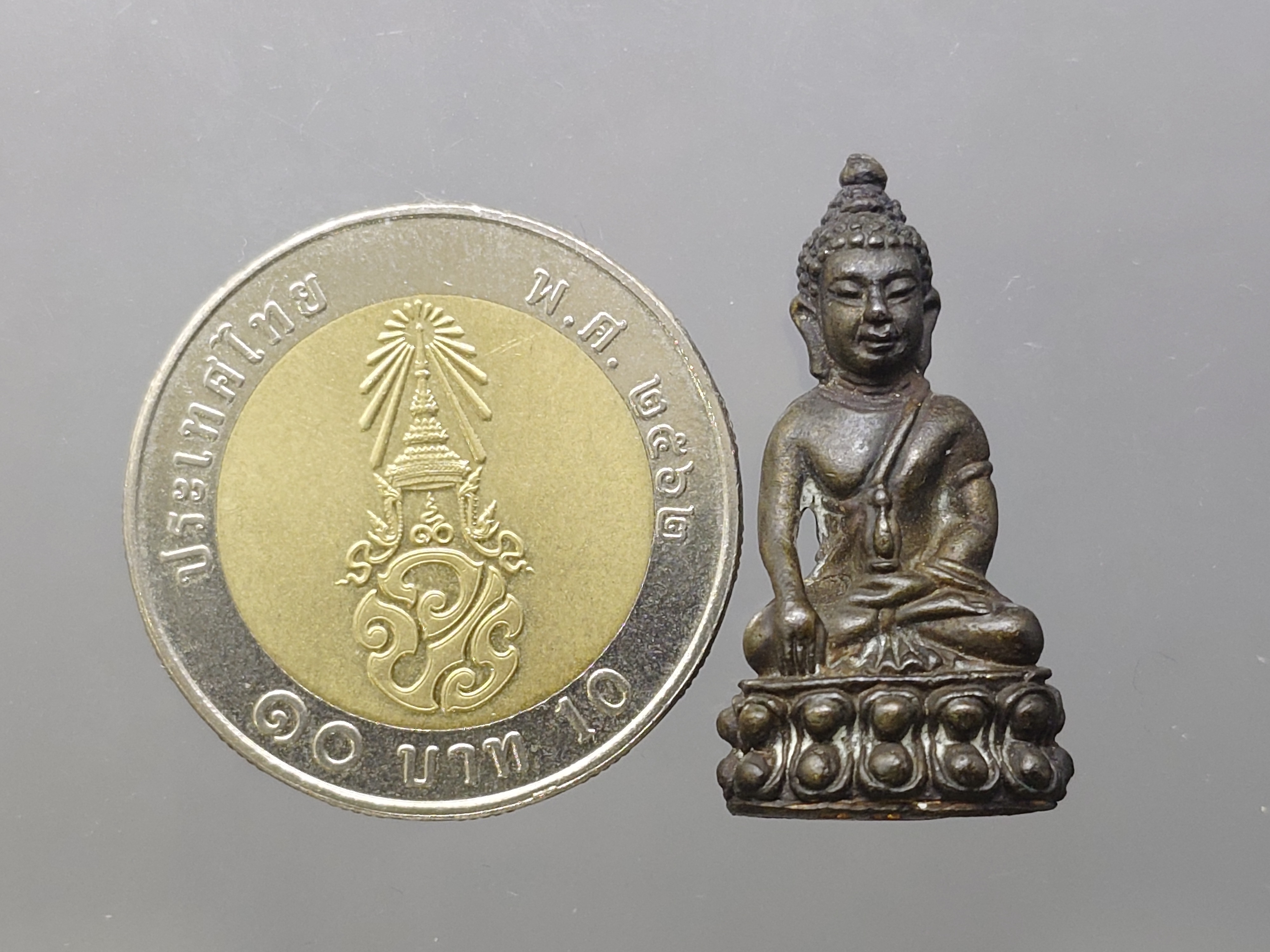 พระกริ่งทีฆายุมหมงคล ญสส.เนื้อนวะโลหะ ครบรอบ ๑๕ ปี บริษัทหลักทรัพย์ กองทุนรวม จำกัด พุทธาภิเษก ณ วัดบวรนิเวศวิหาร ปี2533 พร้อมกล่องเดิม