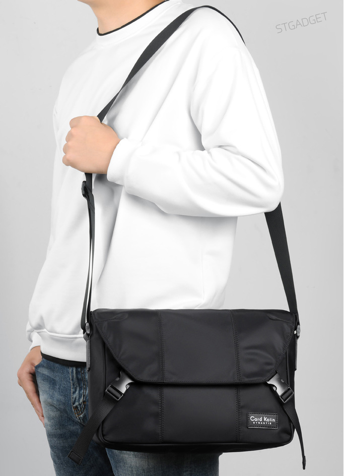 กระเป๋าสะพายข้าง Crossbody Bags กระเป๋าผู้ชาย กระเป๋าใส่ไปทำงาน ของแท้ 100% ใส่ iPad ได้ A053