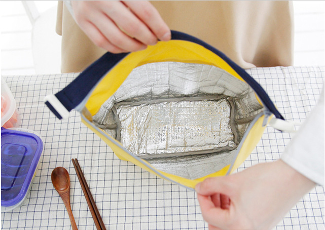 Muisungshop COD 🆗 กระเป๋าเก็บความเย็น ICONIC LUNCH POUCH - CLASSIC LINE ราคา 49 บาท โดย muisungshop